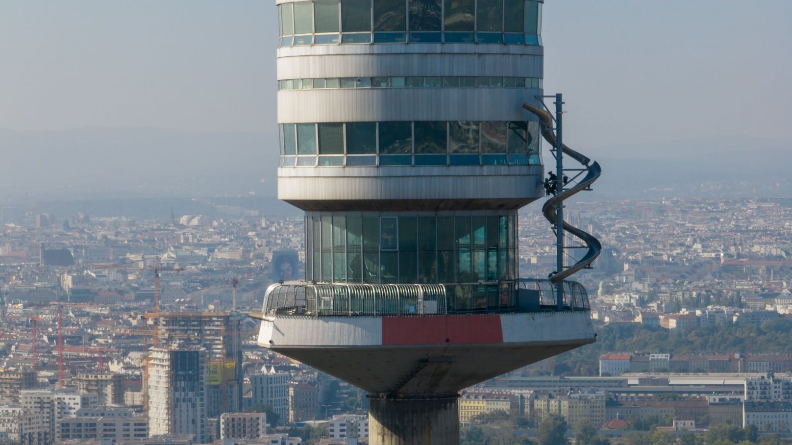 Die Rutsche befindet sich mittlerweile am Donauturm.