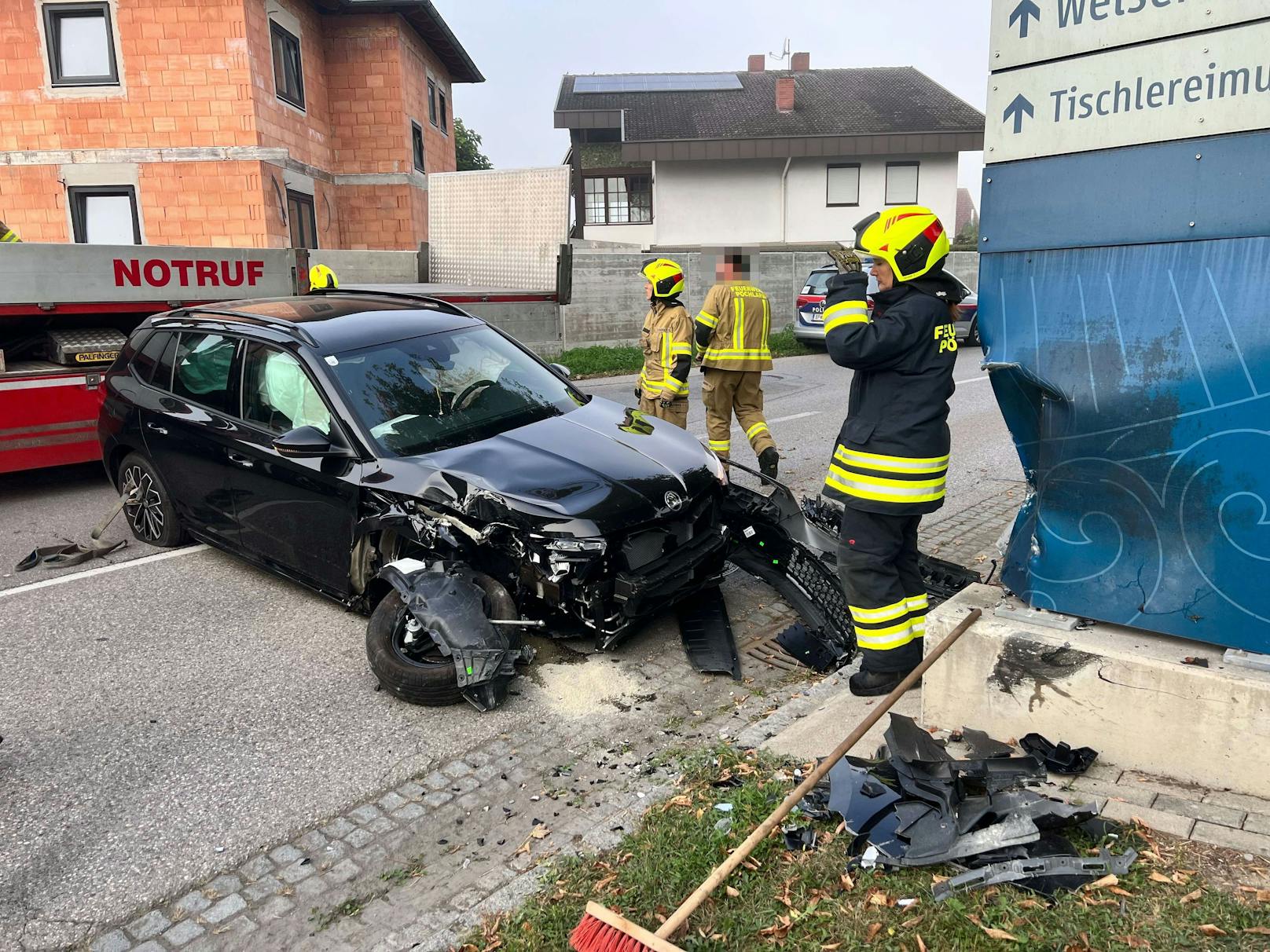 Nach polizeilicher Freigabe wurden die Wracks geborgen.