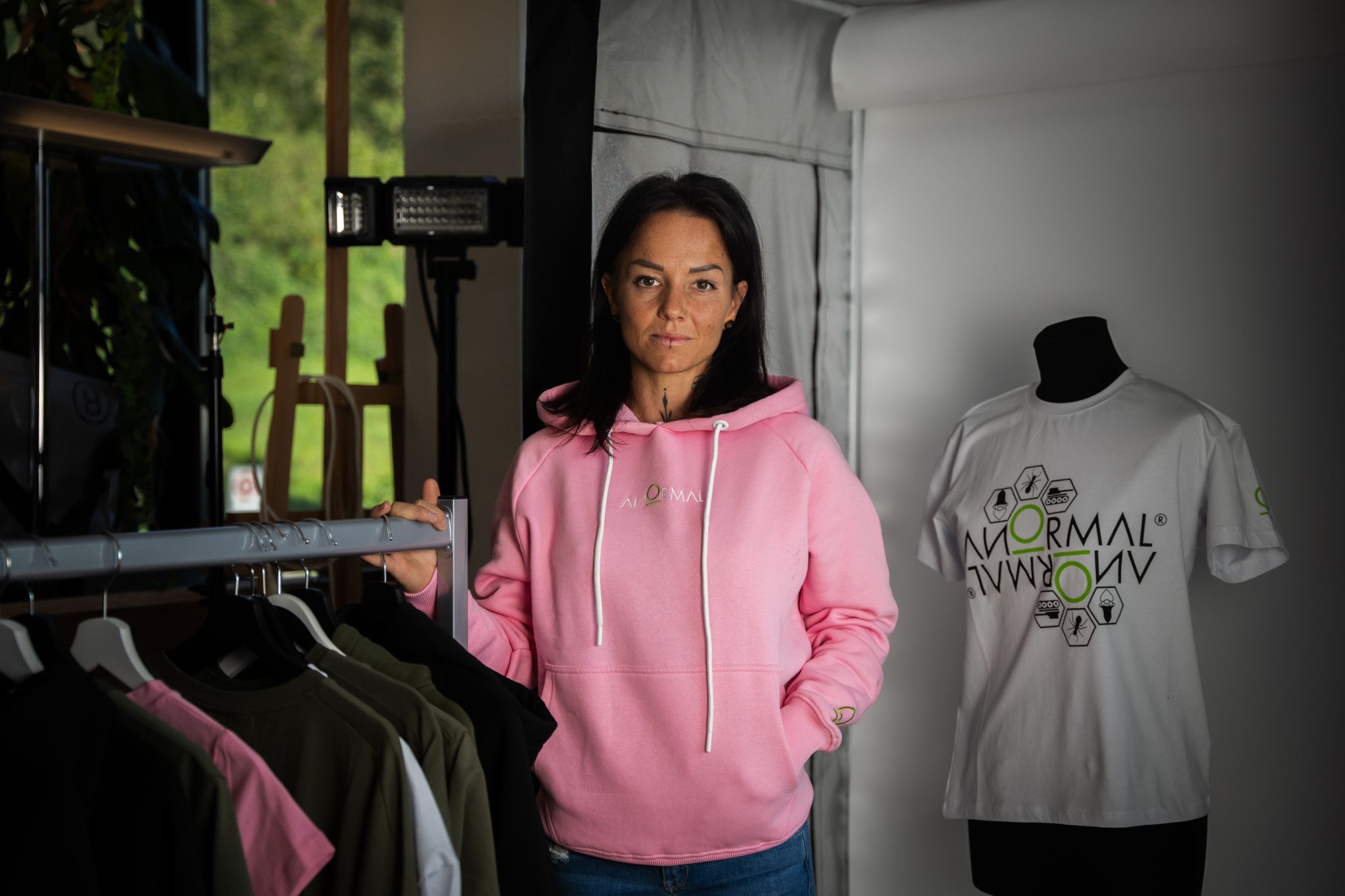 Livia Nef hat in dem Modeunternehmen Anormal Fashion eine beratende Funktion.