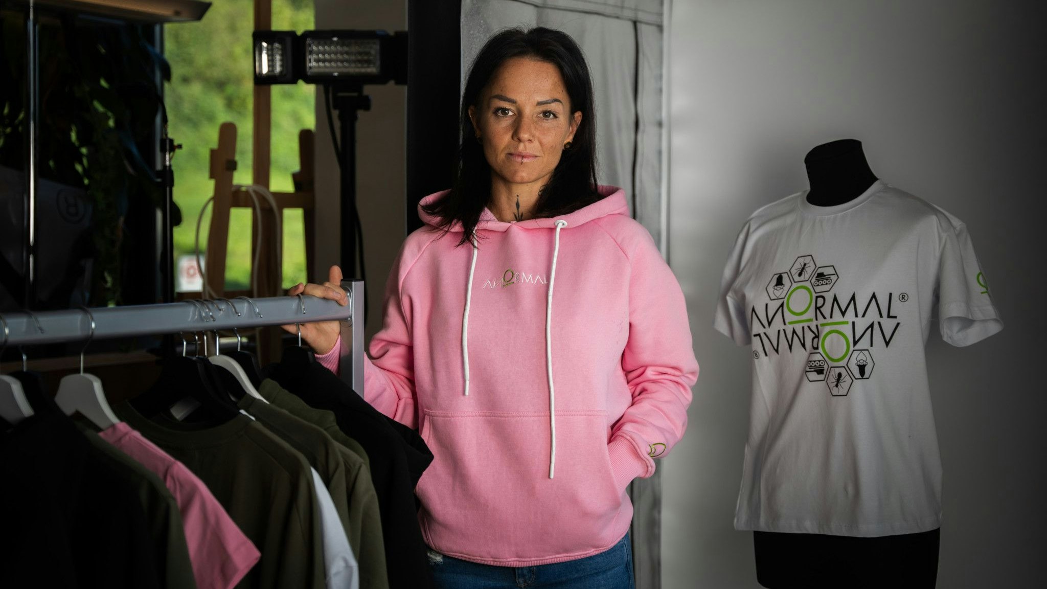 Livia Nef hat in dem Modeunternehmen Anormal Fashion eine beratende Funktion.