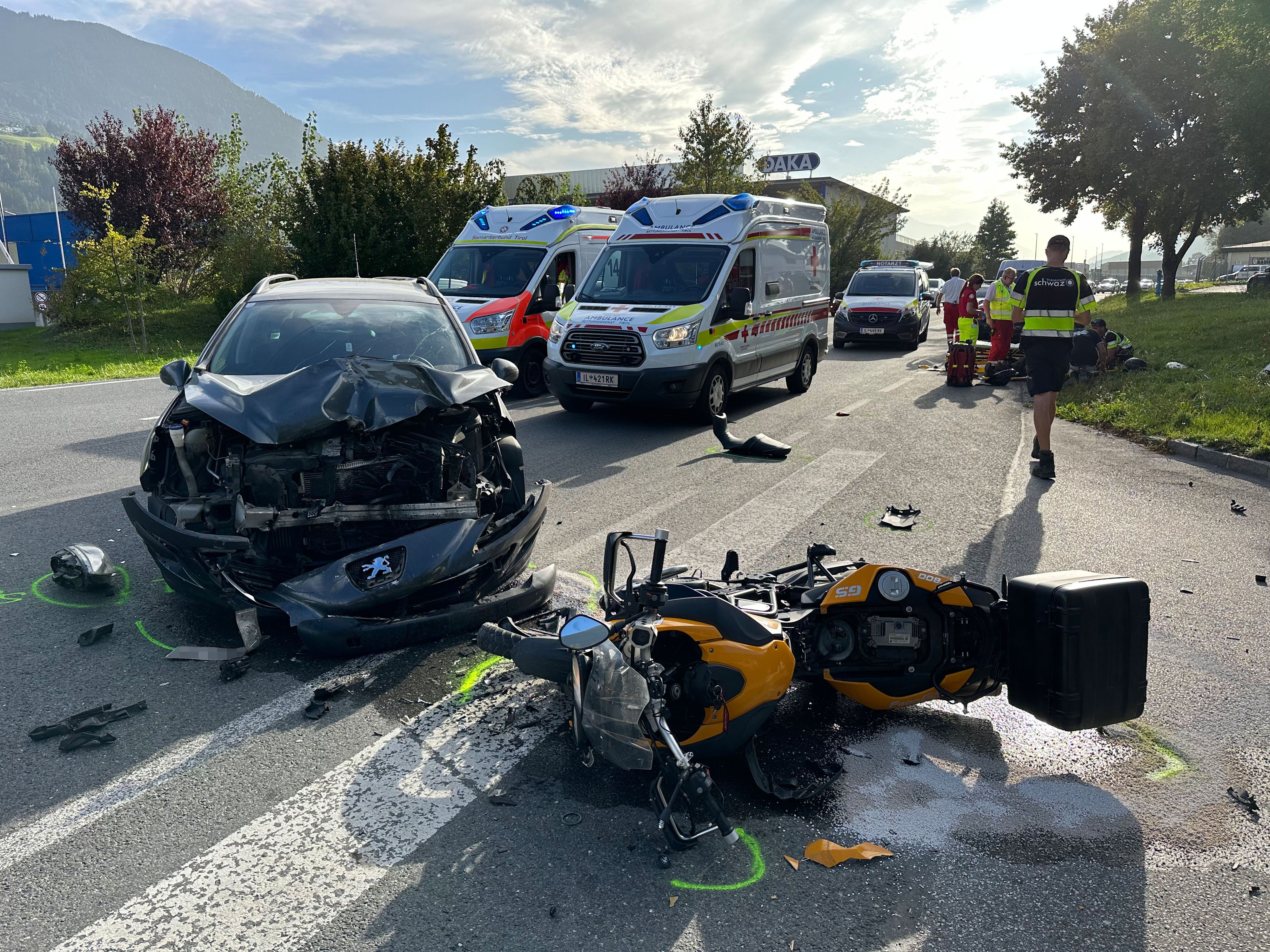 Biker Bei Kollision Mit Pkw Durch Die Luft Geschleudert – Tirol | Heute.at