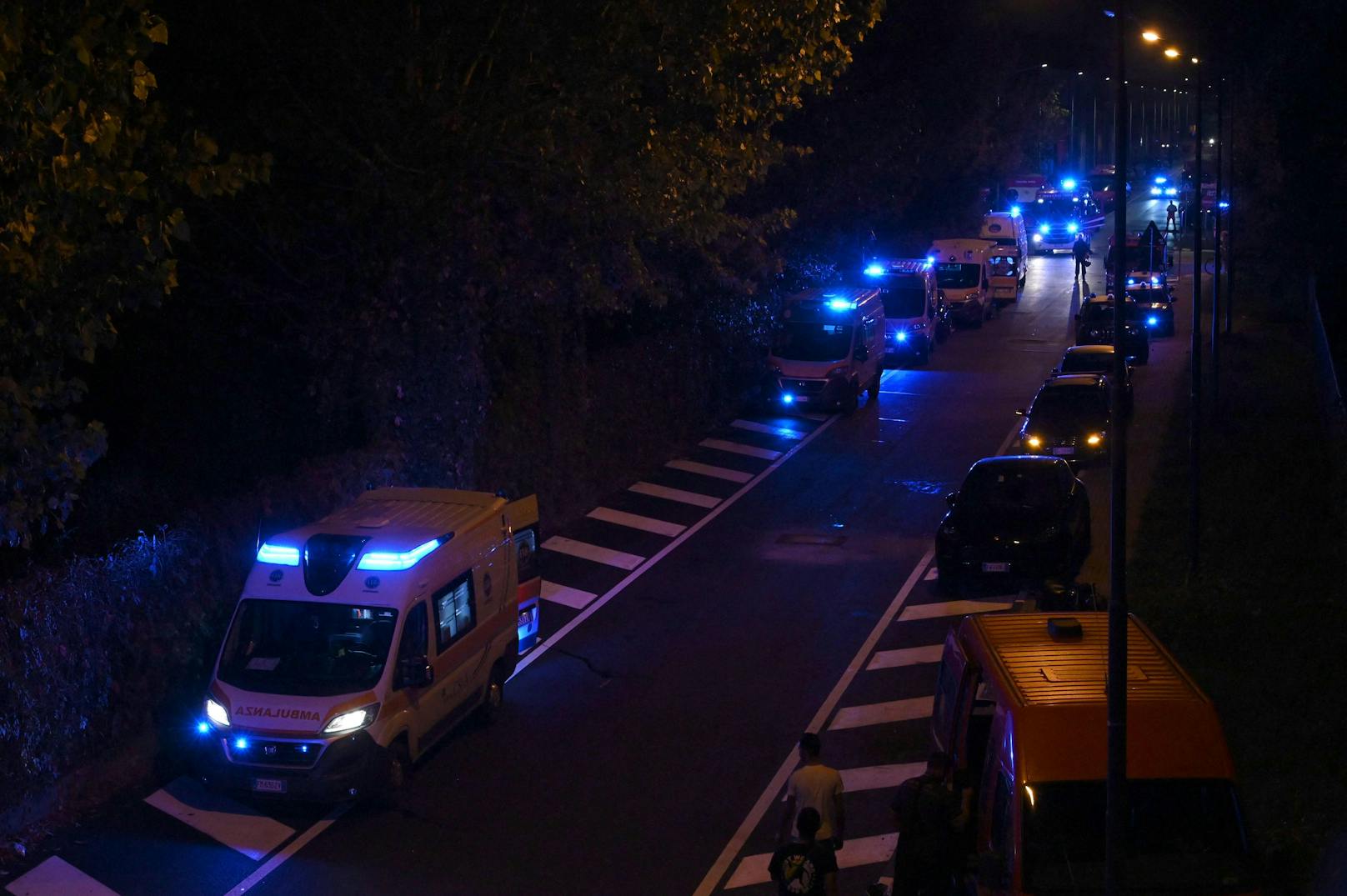 Am Dienstagabend ist es in Venedig zu einem verheerenden Busunglück gekommen. Mindestens 21 Personen kamen dabei ums Leben. Unter den Todesopfern seien auch ein Deutscher und ein Franzose.