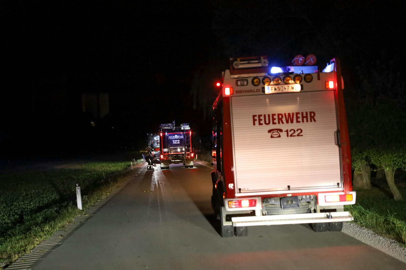 Mehrere Feuerwehren standen in der Nacht auf Mittwoch nach teils heftigen Sturmböen über Oberösterreich im Einsatz.