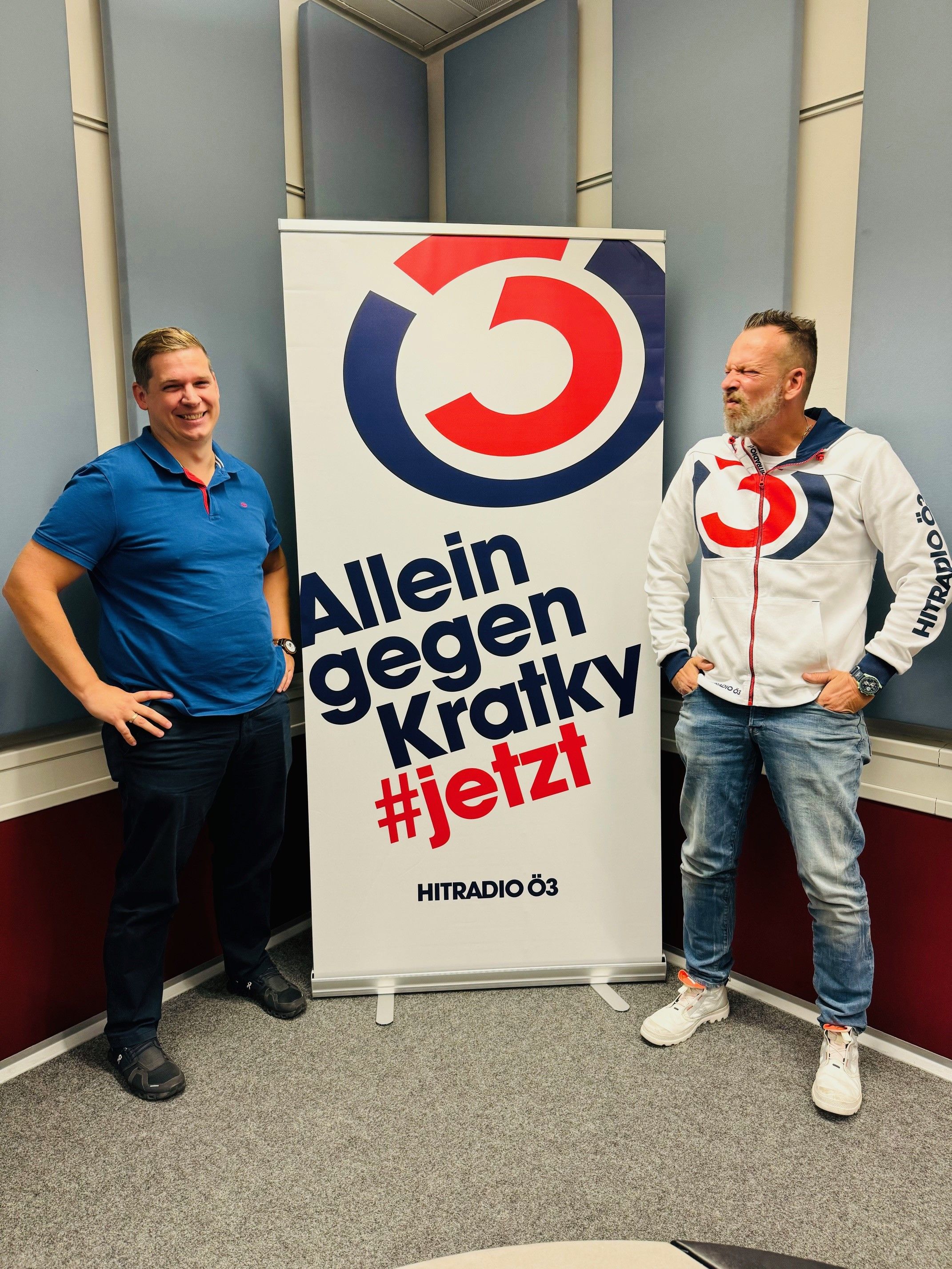 Hat leicht lachen: Der Oberösterreicher Thomas gewann gegen Ö3-Anchorman Robert Kratky.