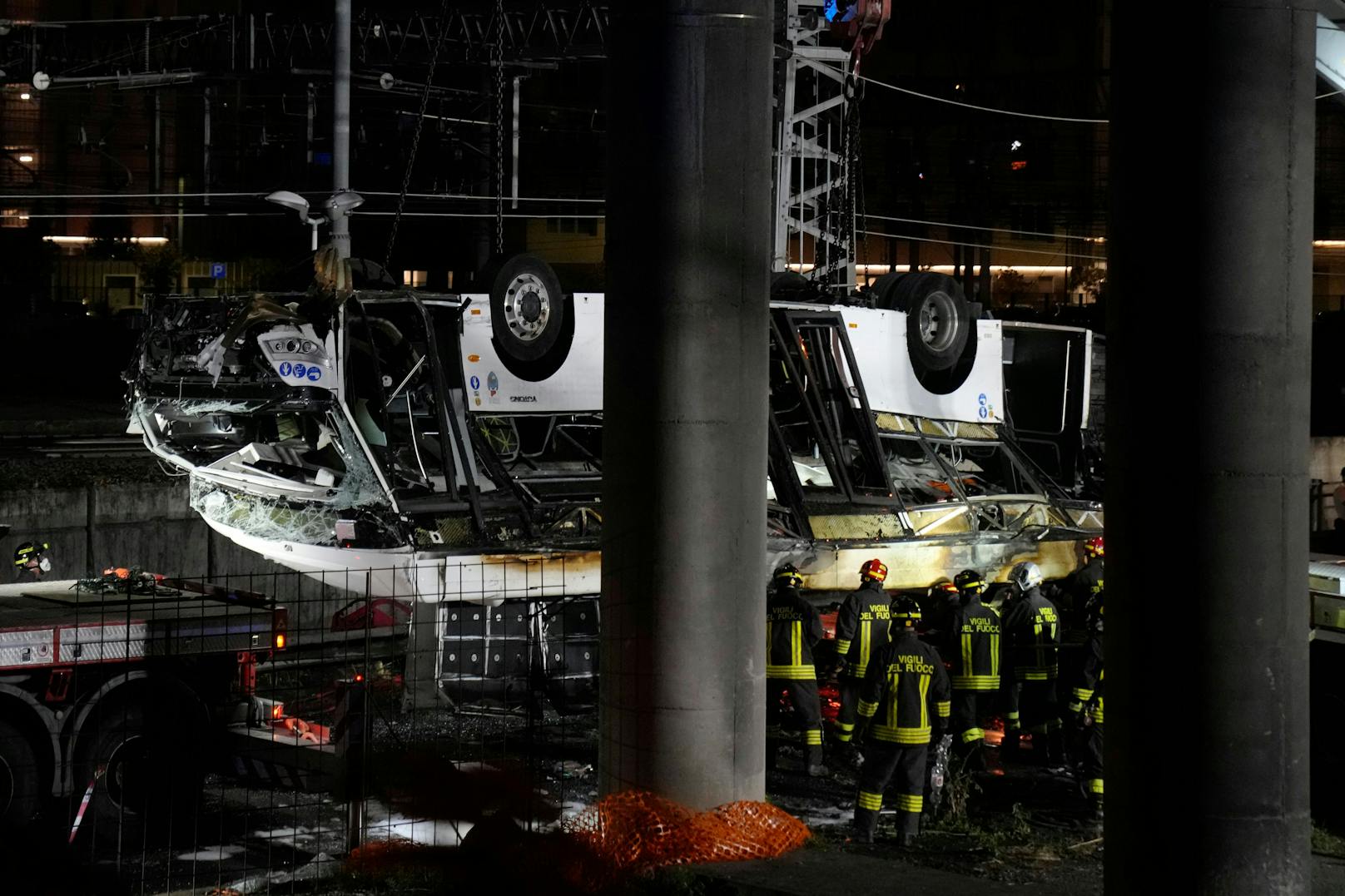 Bus stürzt in Venedig von Brücke – mindestens 21 Tote