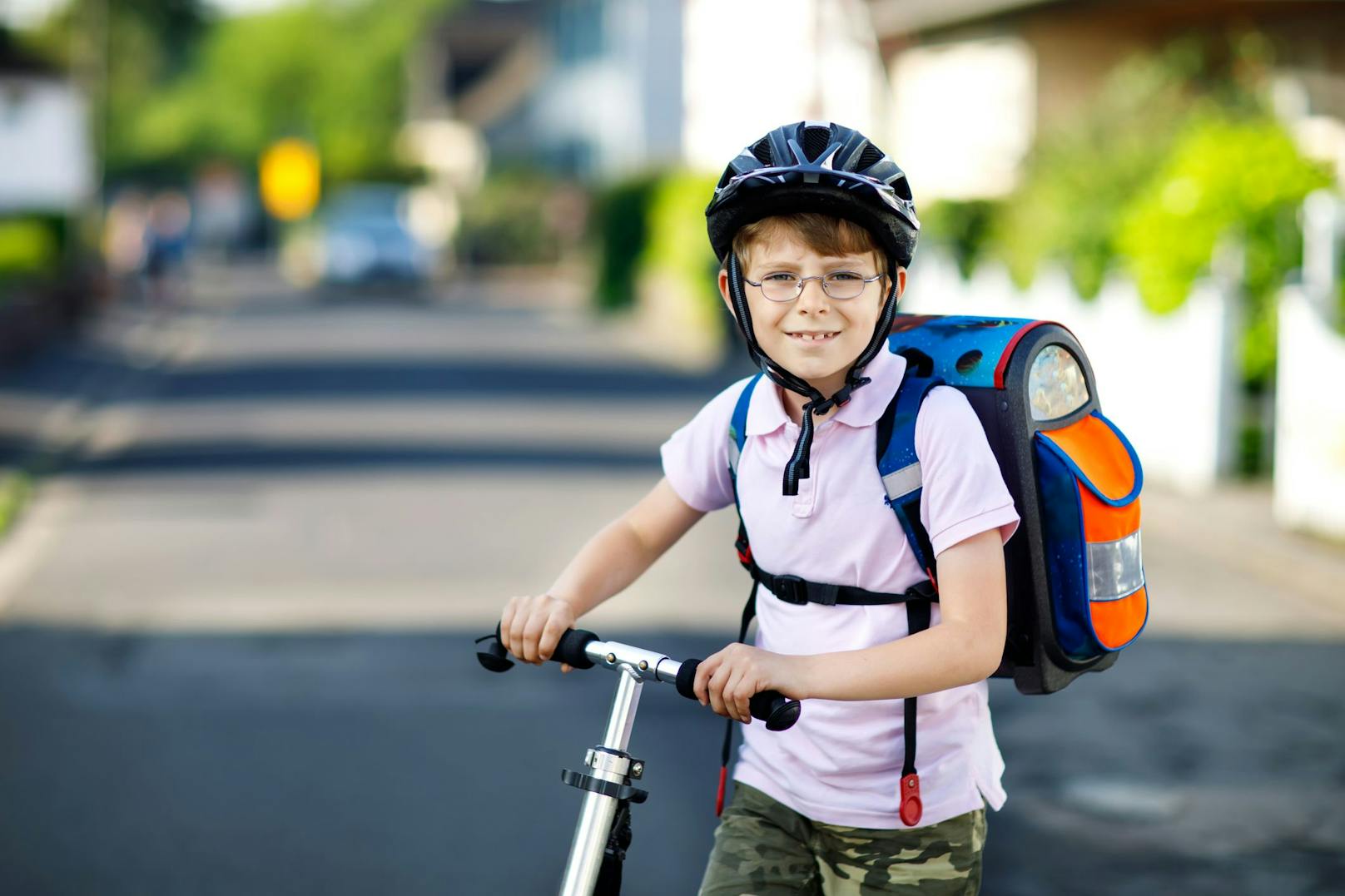 Per Zweirad zur Schule: Rucksack richtig befestigen!