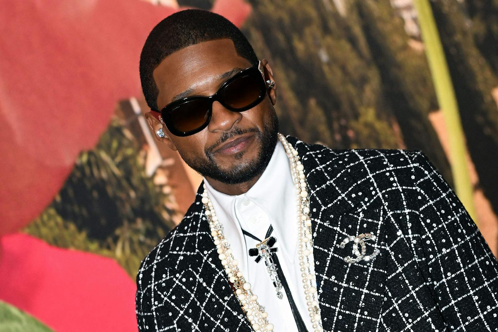 Sänger Usher kam für Chanel in Chanel.