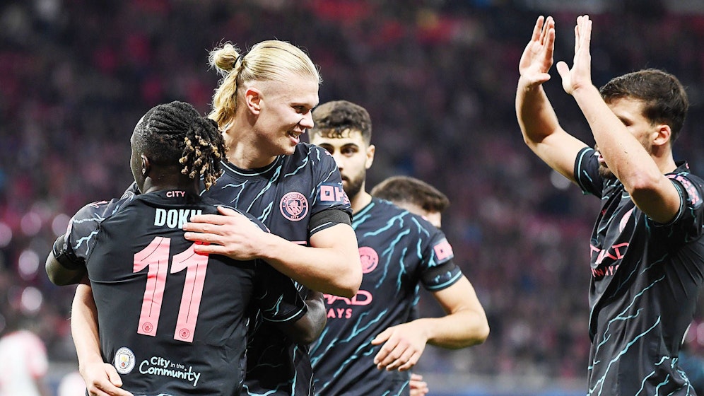 Erling Haaland bejubelt den Sieg in Leipzig. 