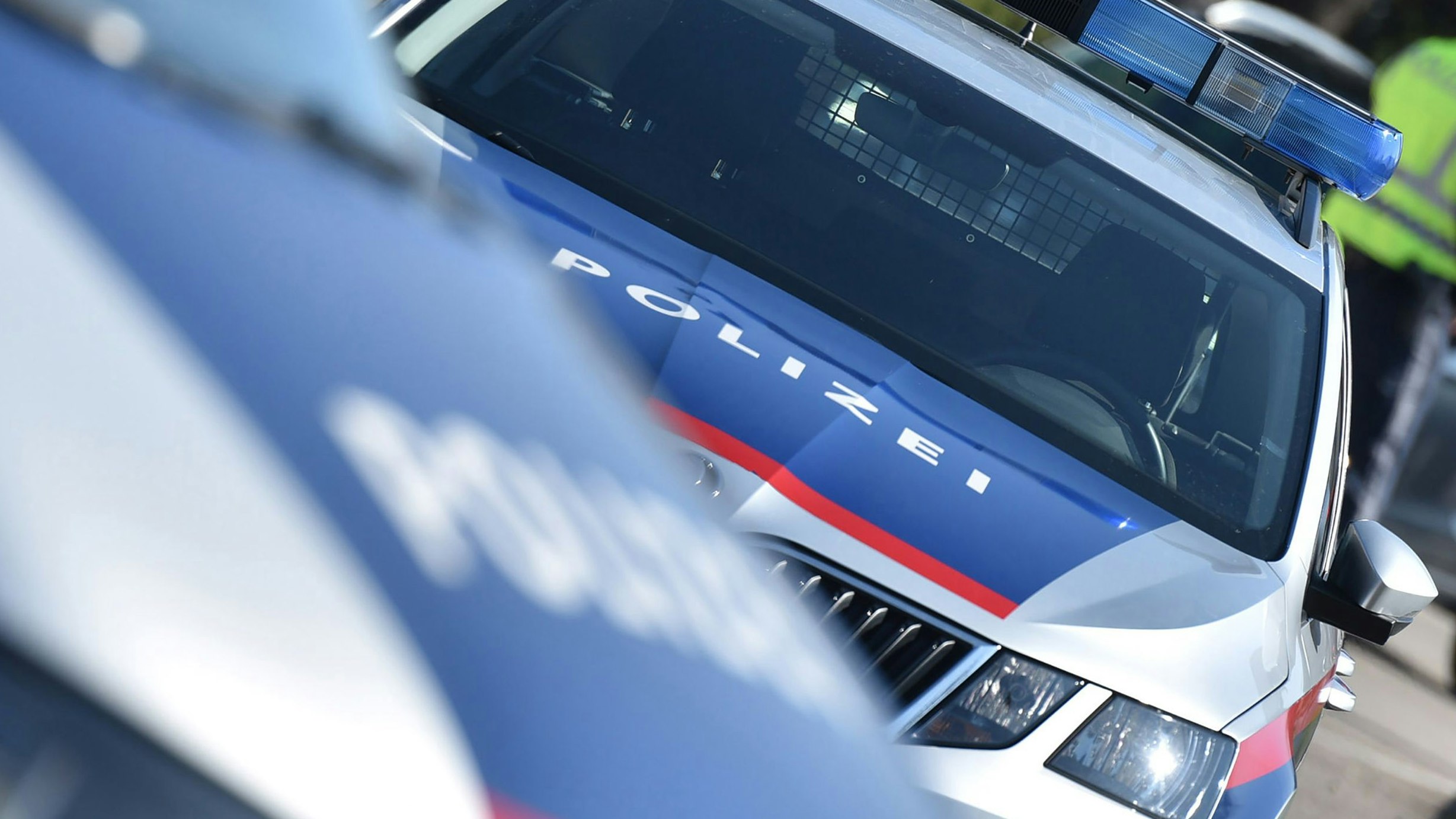 Der 18-Jährige konnte nach einer Verfolgungsjagd von der Polizei geschnappt werden. (Symbolbild)