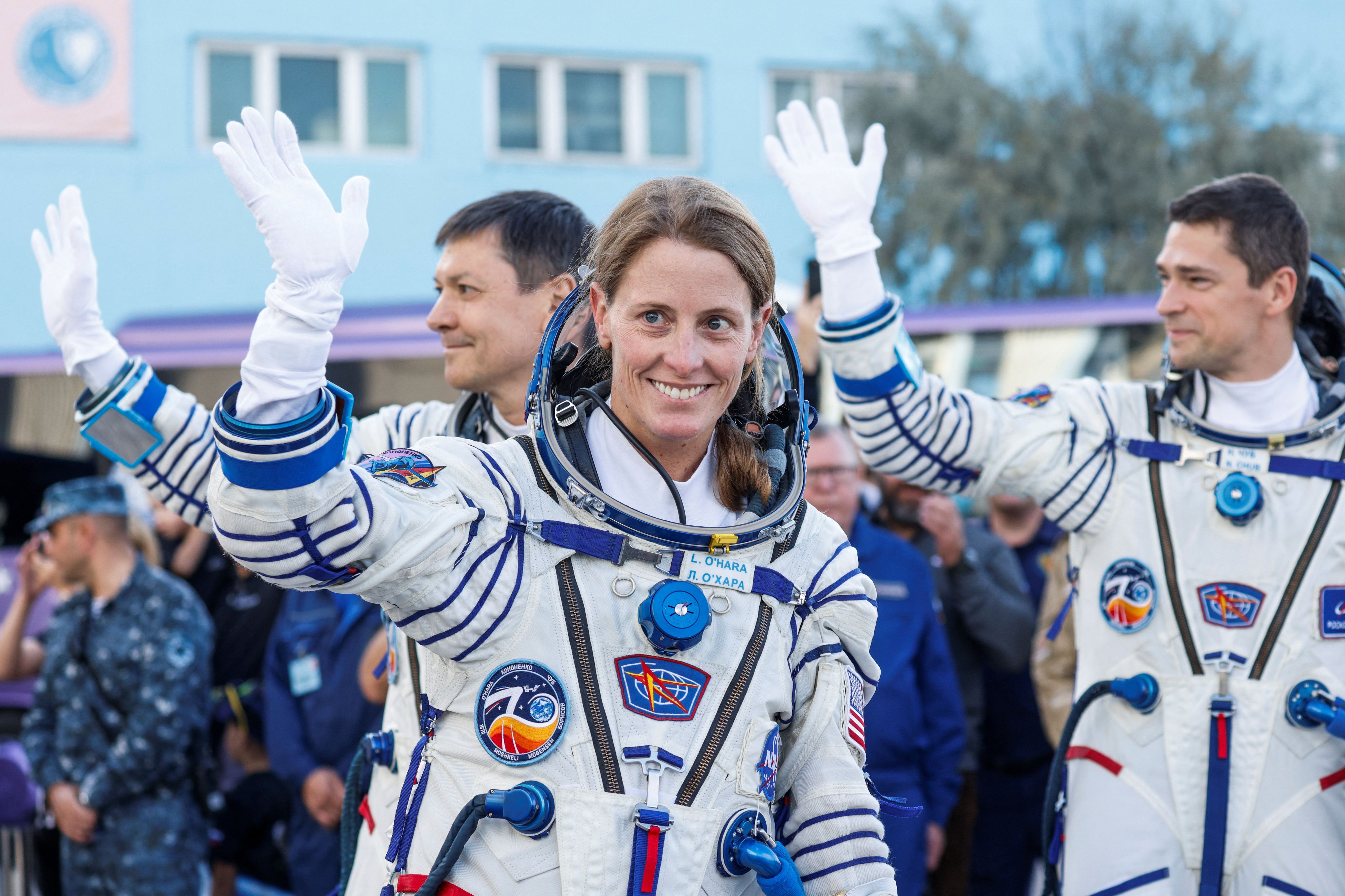 So sehen die aktuellen Raumanzüge bei einer gemeinsamen Mission der Nasa und der russischen Raumfahrtbehörde Roskosmos aus. Für eine Mond-Mission 2025 wird das italienische Luxuslabel Prada die Anzüge mitentwickeln.