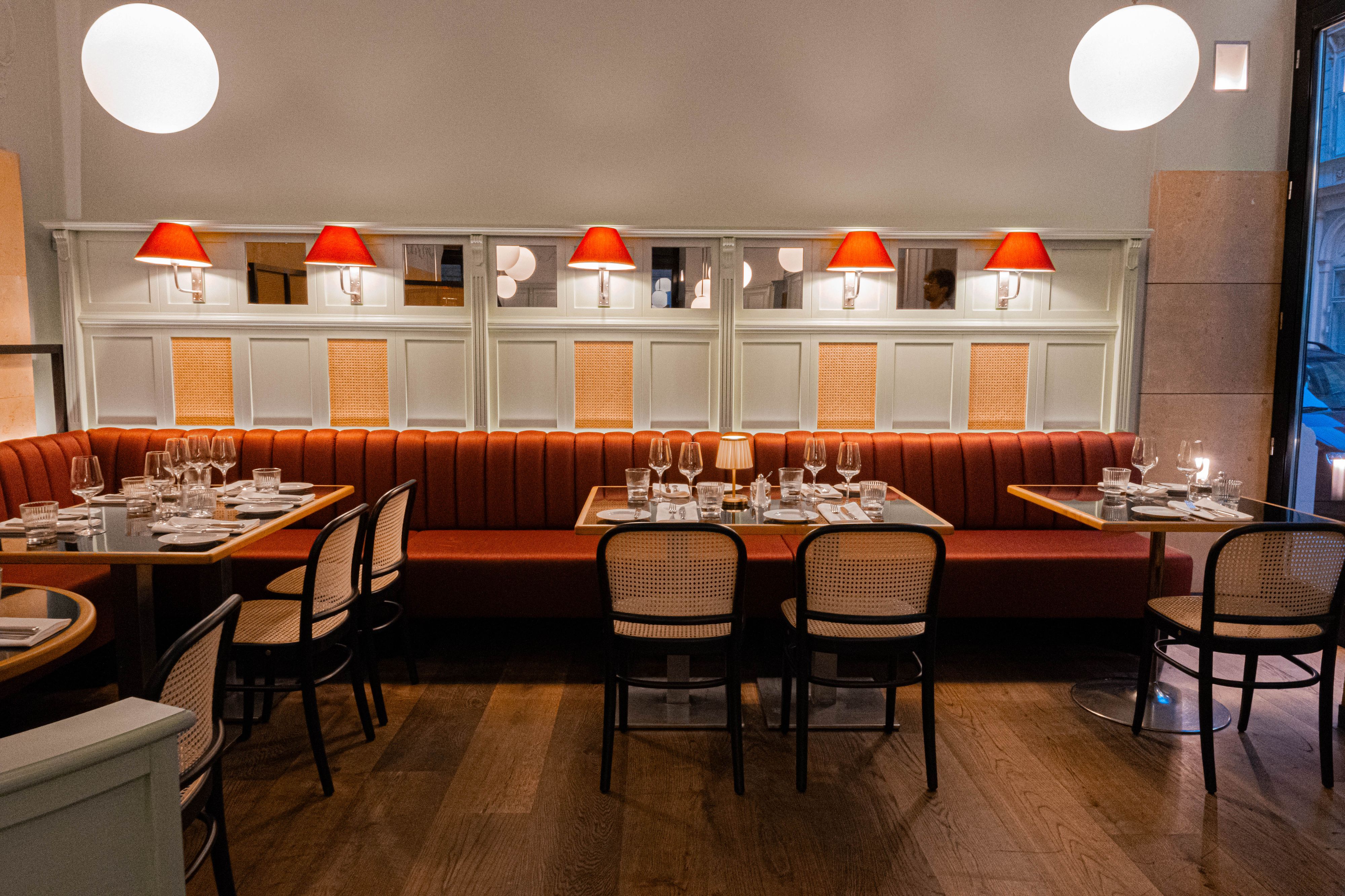 Wiener Korbgeflecht und Holzvertäfelungen: Das Artner auf der Wieden hat sich chic gemacht.