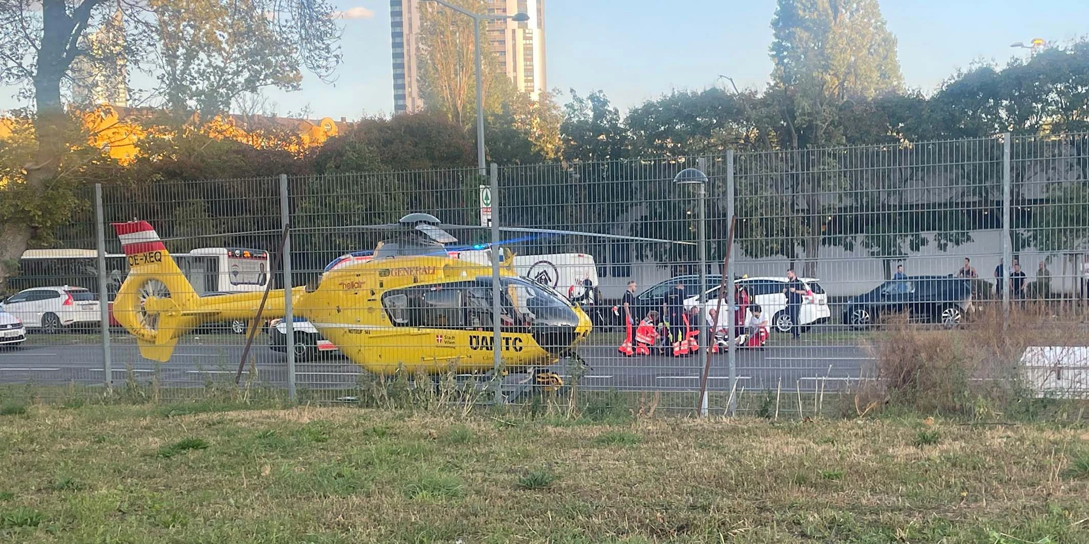 Am Mittwochnachmittag wurde ein Mann mit dem Hubschrauber ins Spital gebracht.