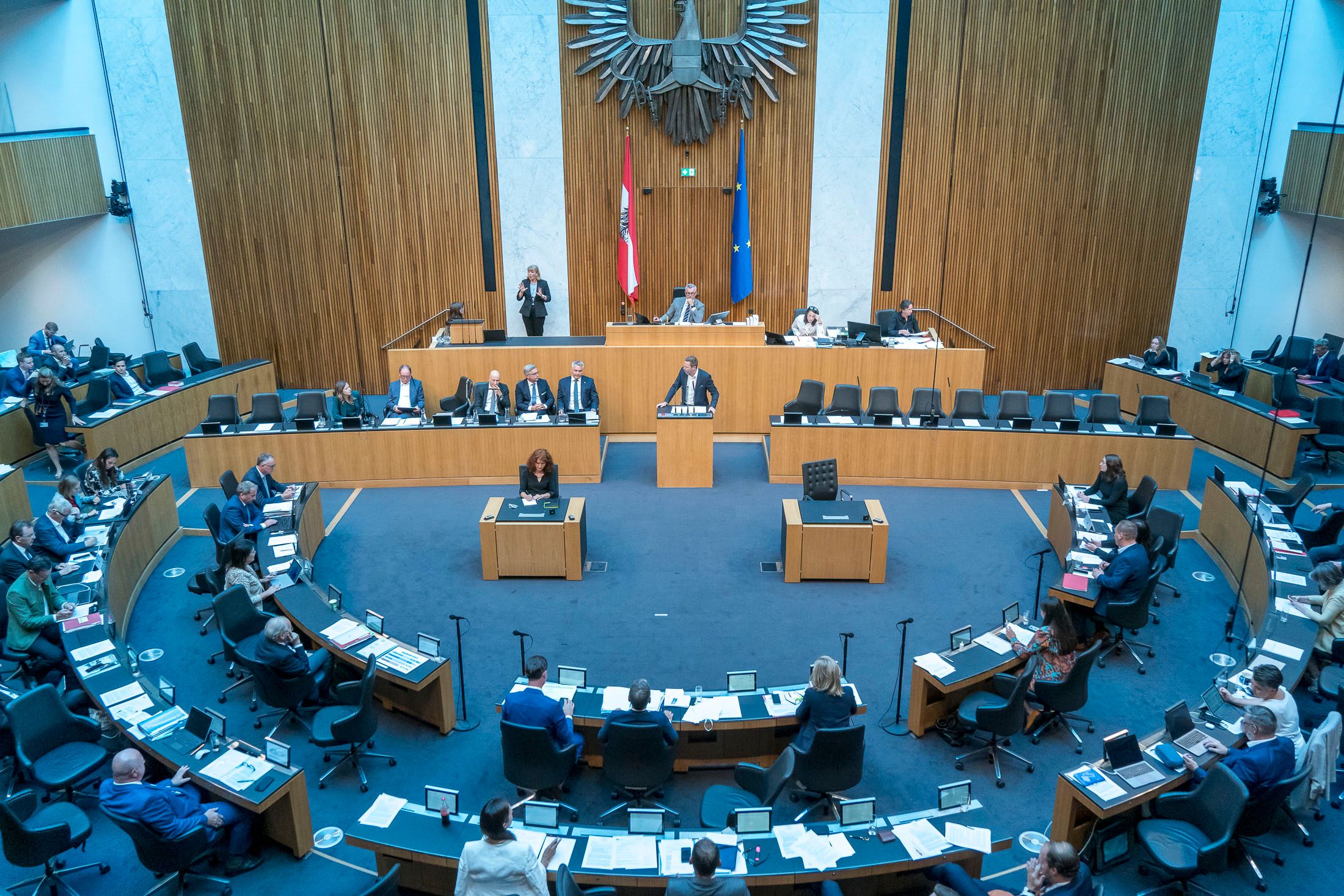 Aktuell hätte eine rot-schwarze bzw. schwarz-rote Koalition keine Mehrheit im Nationalrat.&nbsp;