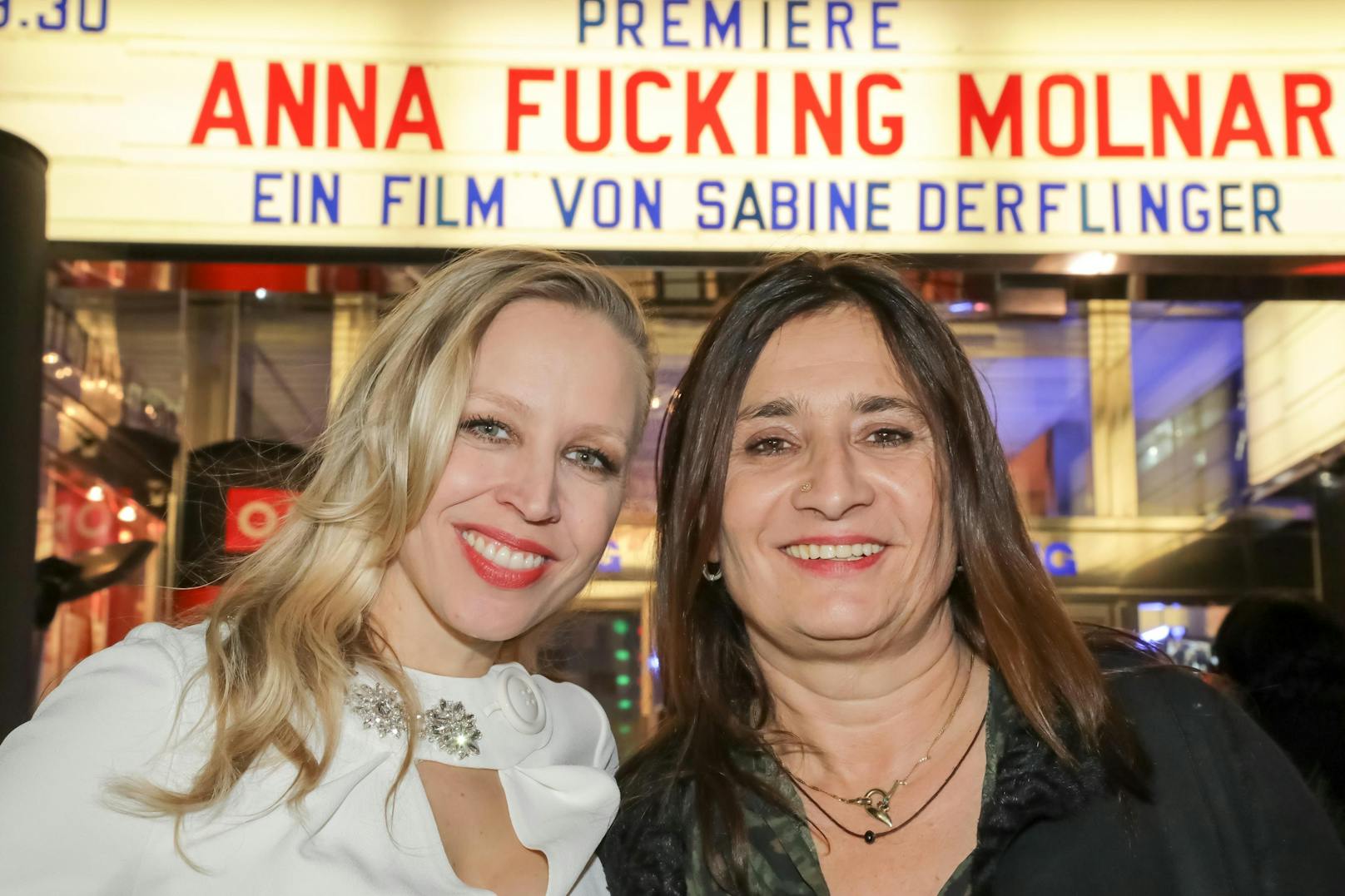 Nina Proll in Premiere von "Anna Fucking Molnar" mit Regisseurin <strong>Sabine Derflinger</strong>, 2017