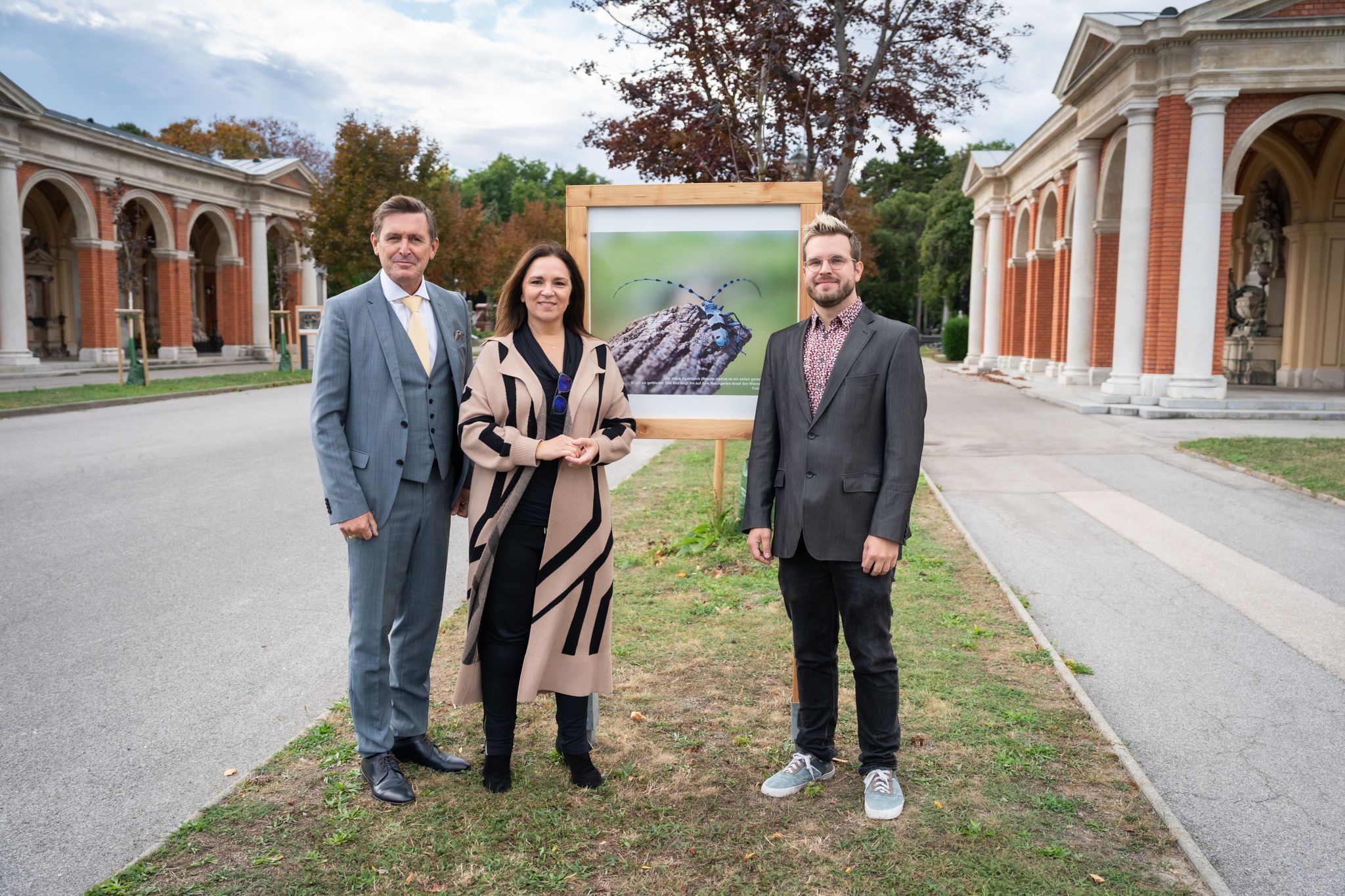 Stadtrat Peter Hanke, Friedhöfe-Geschäftsführerin Renate Niklas und Biologe Thomas Filek eröffneten die Ausstellung am Wiener Zentralfriedhof.