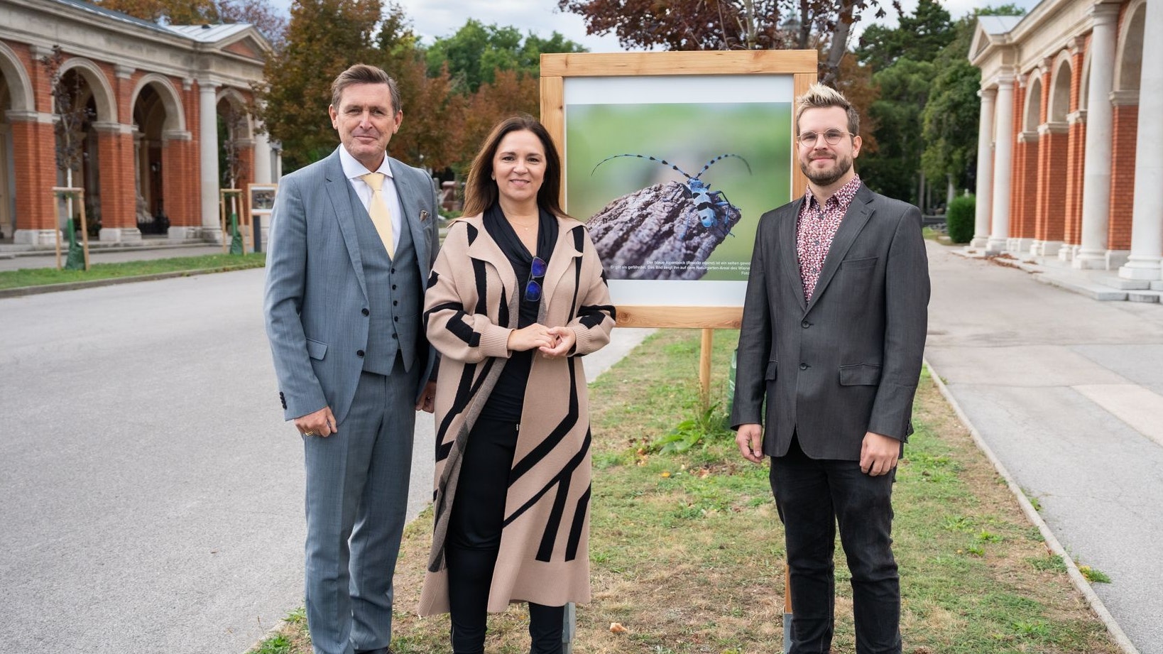 Stadtrat Peter Hanke, Friedhöfe-Geschäftsführerin Renate Niklas und Biologe Thomas Filek eröffneten die Ausstellung am Wiener Zentralfriedhof.