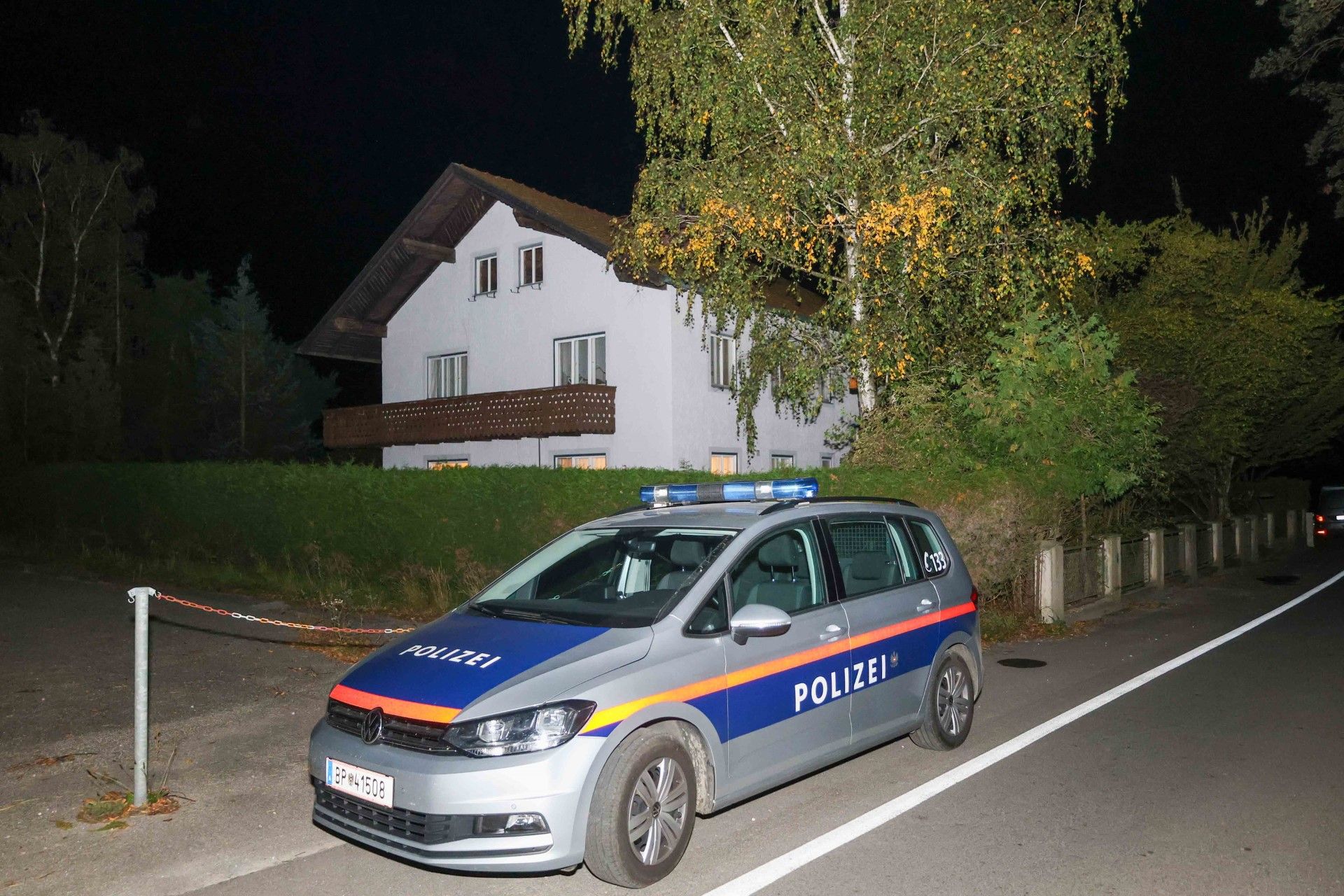 Nach einer Bluttat im oberösterreichischen Innviertel ermittelt nun die Polizei. Eine Pflegerin soll einen 82-Jährigen erstochen haben.