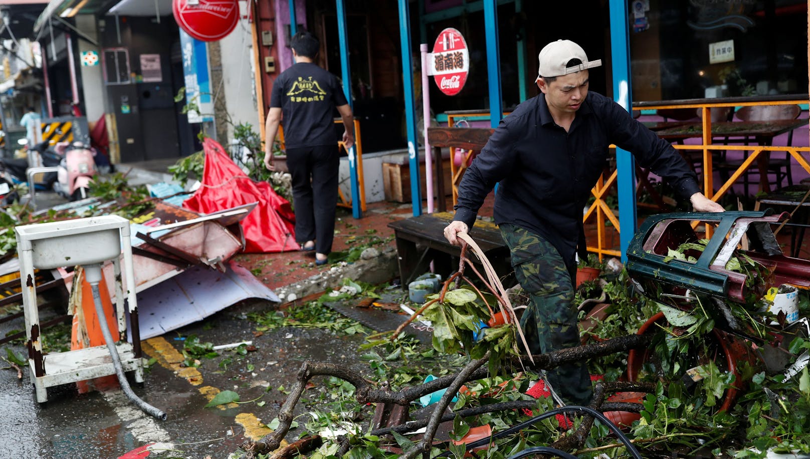 Am Donnerstag richtete der Wirbelsturm in der Inselrepublik Taiwan schwere Schäden an.