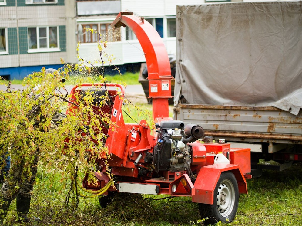Der Arbeiter geriet mit seiner Hand in den noch laufenden Häcksler. Der schwer Verletzte musste mit dem Rettungshubschrauber abtransportiert werden. Symbolbild.