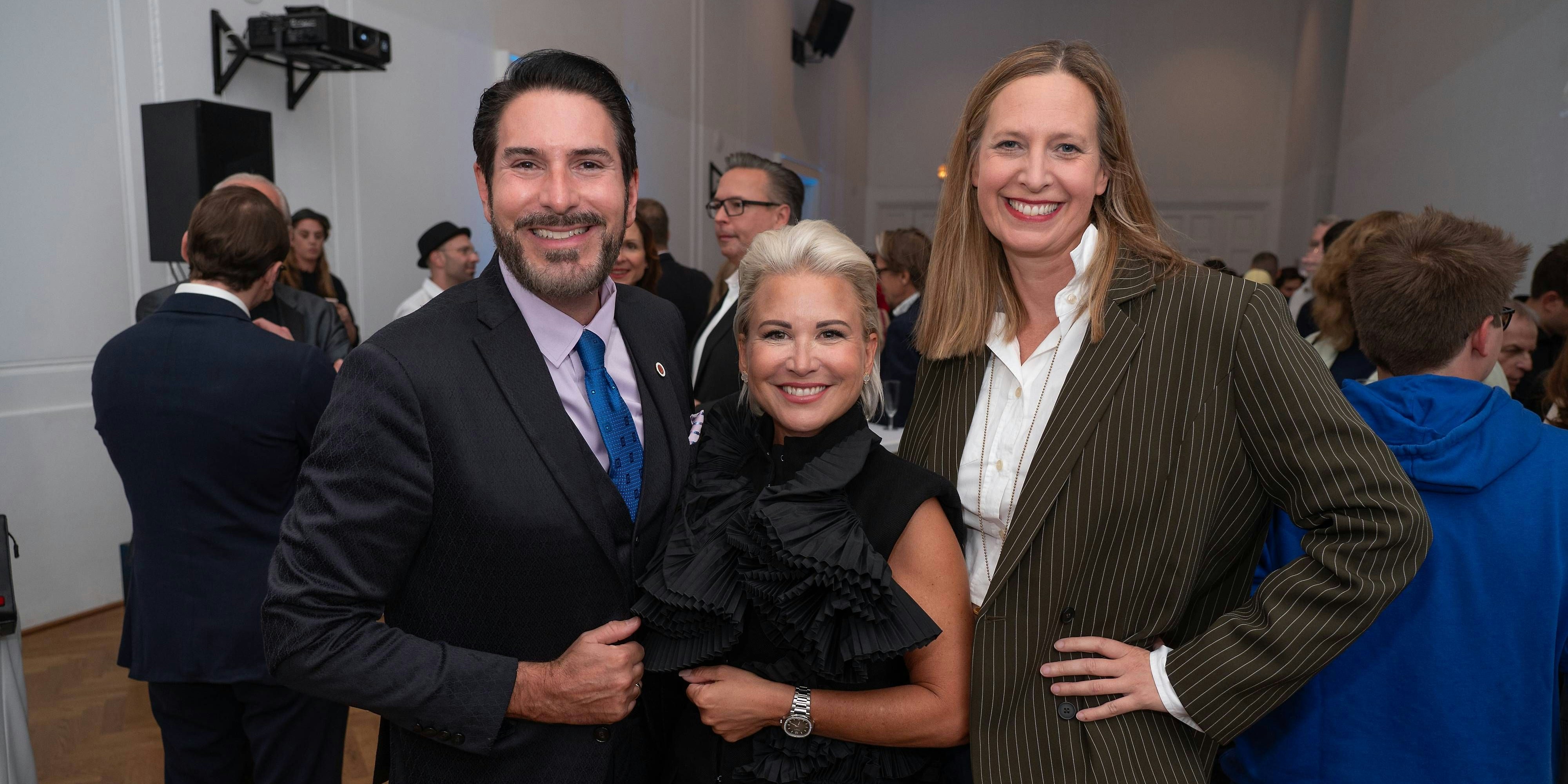 Verleihung des Simacek Award in der Kategorie Kunst, Vortragssaal im MAK / Museum für angewandte Kunst, Wien, 5.10.2023, -  Maxi BLAHA, Clemens UNTERREINER, Uschi Ursula SIMACEK 