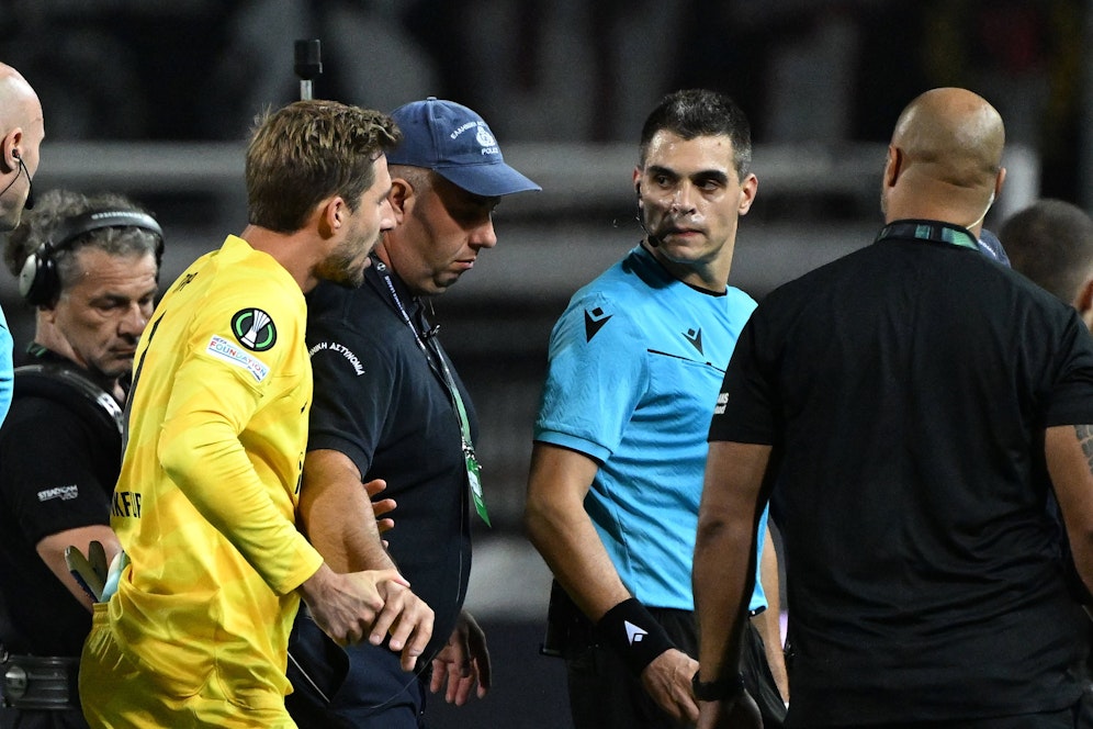 Eintracht-Keeper Kevin Trapp kassierte gegen PAOK Saloniki die rote Karte. 