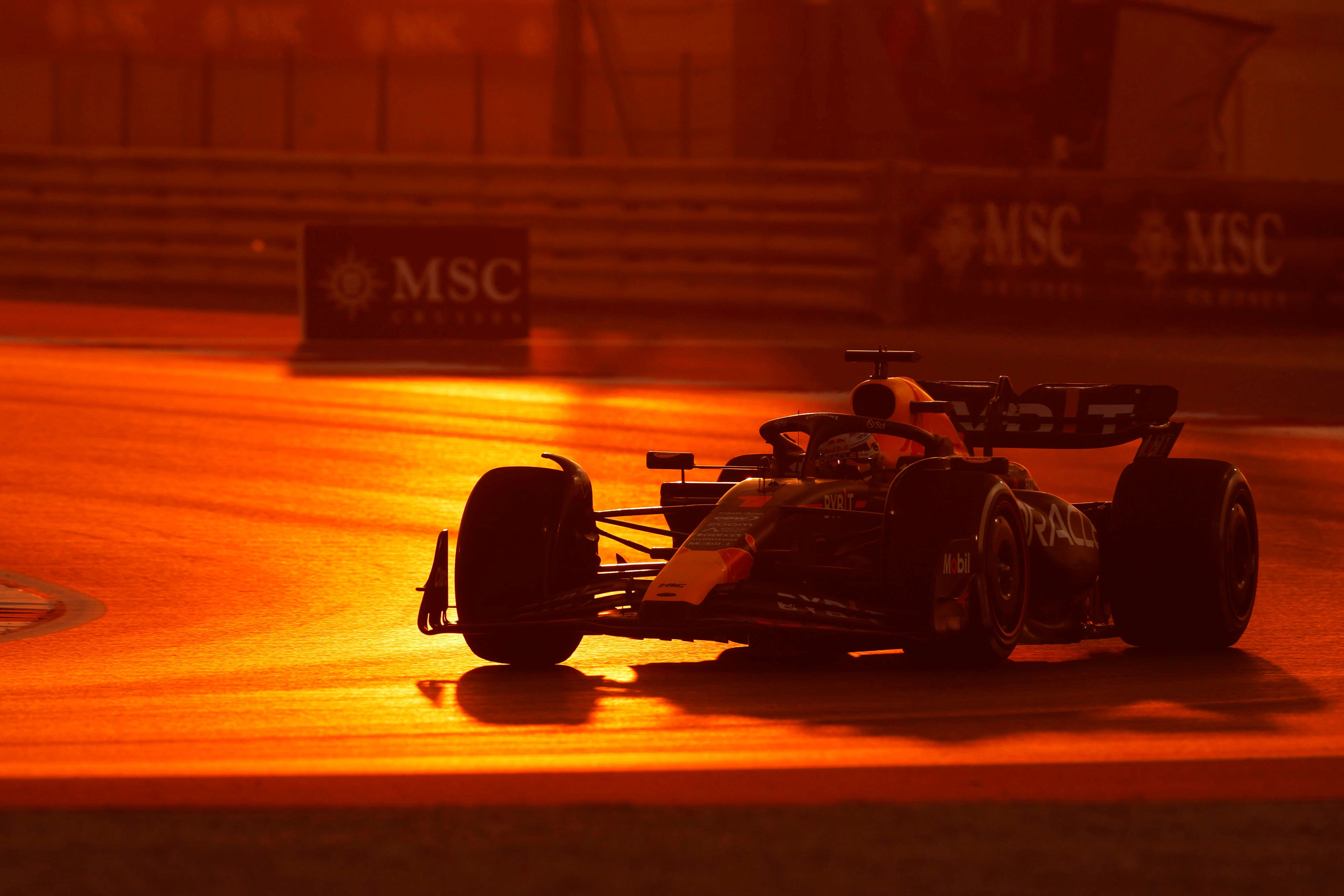 Verstappen fährt in den Sonnenuntergang