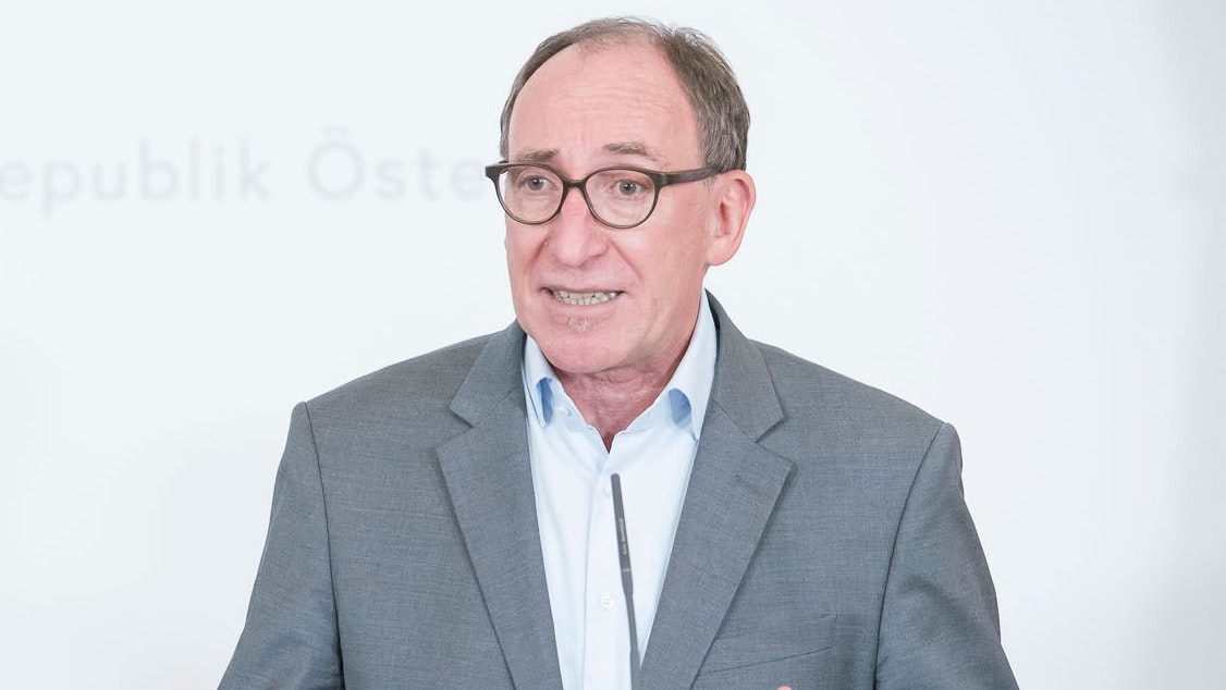 Johannes Rauch kritisiert das Land Vorarlberg dafür, dass es dort keine Möglichkeit zur Abtreibung gibt.