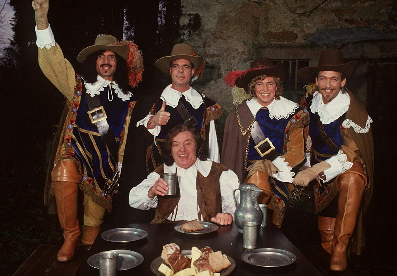 Die Schlager-"Musketiere" Costa Cordalis, Hein Simons, Jürgen Marcus und Olaf Berger mit Moderator Heinz Schenk, 1994