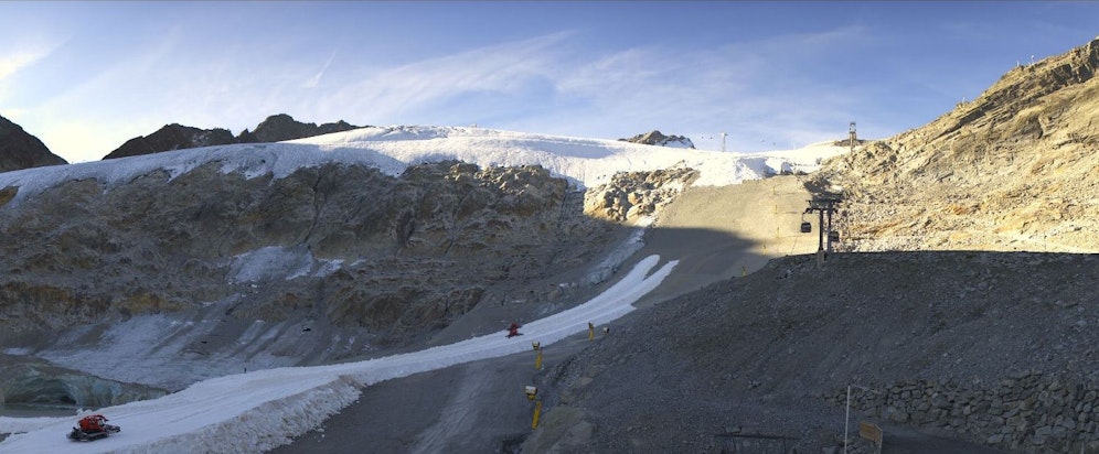 Auf dem Rettenbachferner wird gerade die Weltcup-Piste präpariert. 