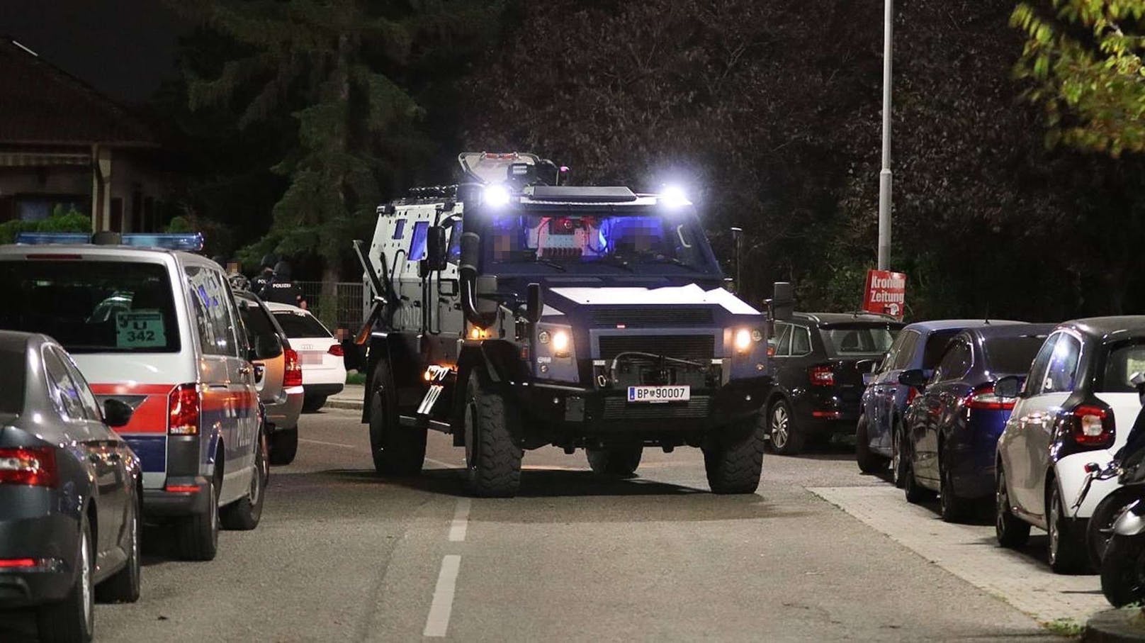 Nach der Schießerei auf offener Straße in Wien-Floridsdorf kam es zu einem riesigen Polizeieinsatz.