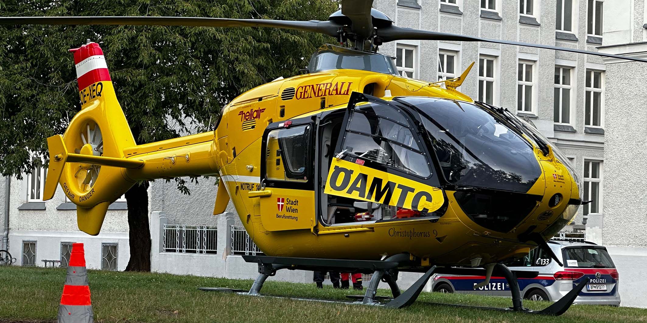 Rettungseinsatz + Notarzt, Patient mit Helikopter transportiert. Herderpark - 1110 Simmering