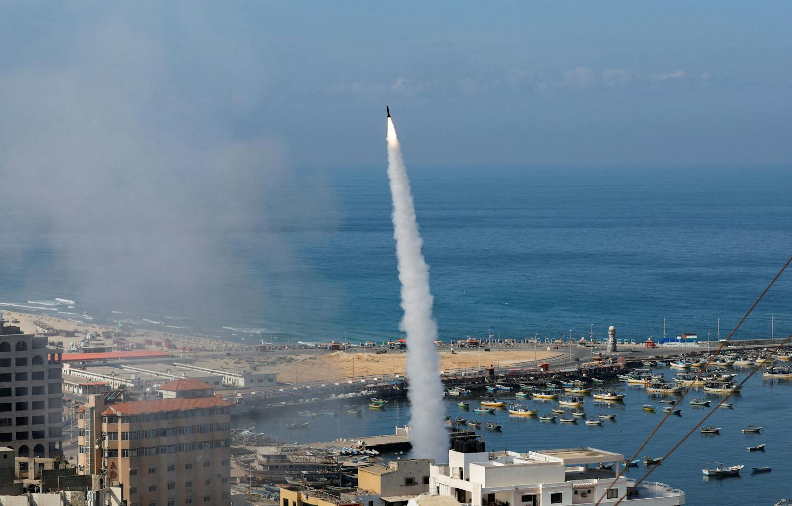 Mindestens 5.000&nbsp;Raketen sollen vom Gazastreifen aus abgefeuert worden sein.