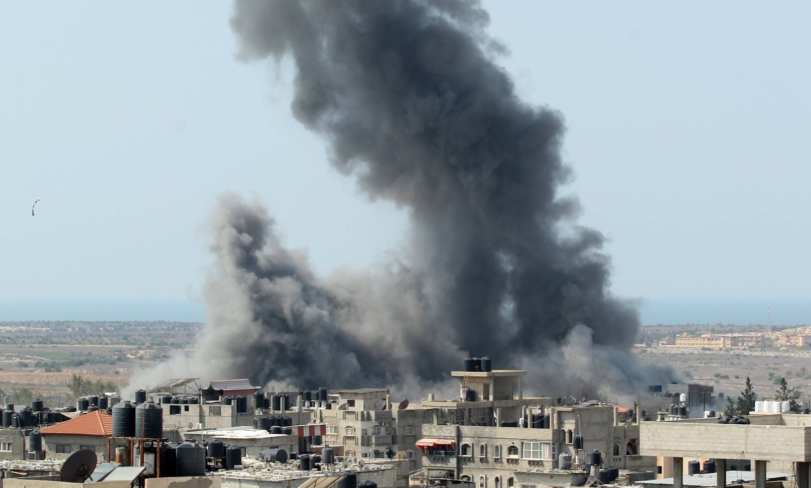 Rauchsäule über Rafah, südlicher Gazastreifen, am 8. Oktober 2023.