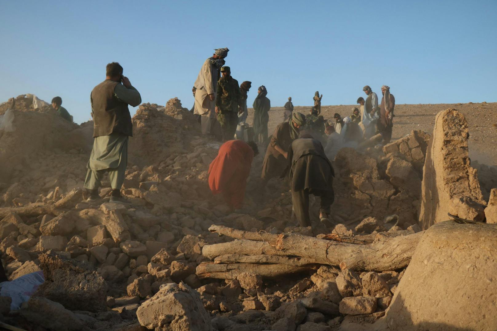 Erdbeben in Afghanistan tötet rund 2.000 Menschen