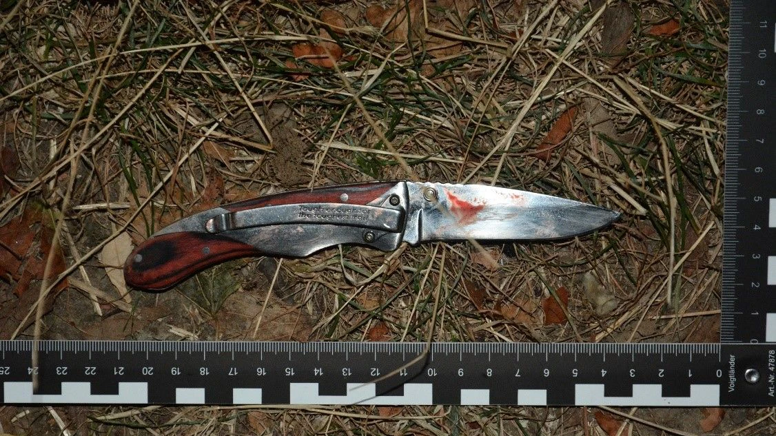 Pfefferspray in Menschenmenge gesprüht und zwei Männer mit Messer verletzt – Tatverdächtiger festgenommen