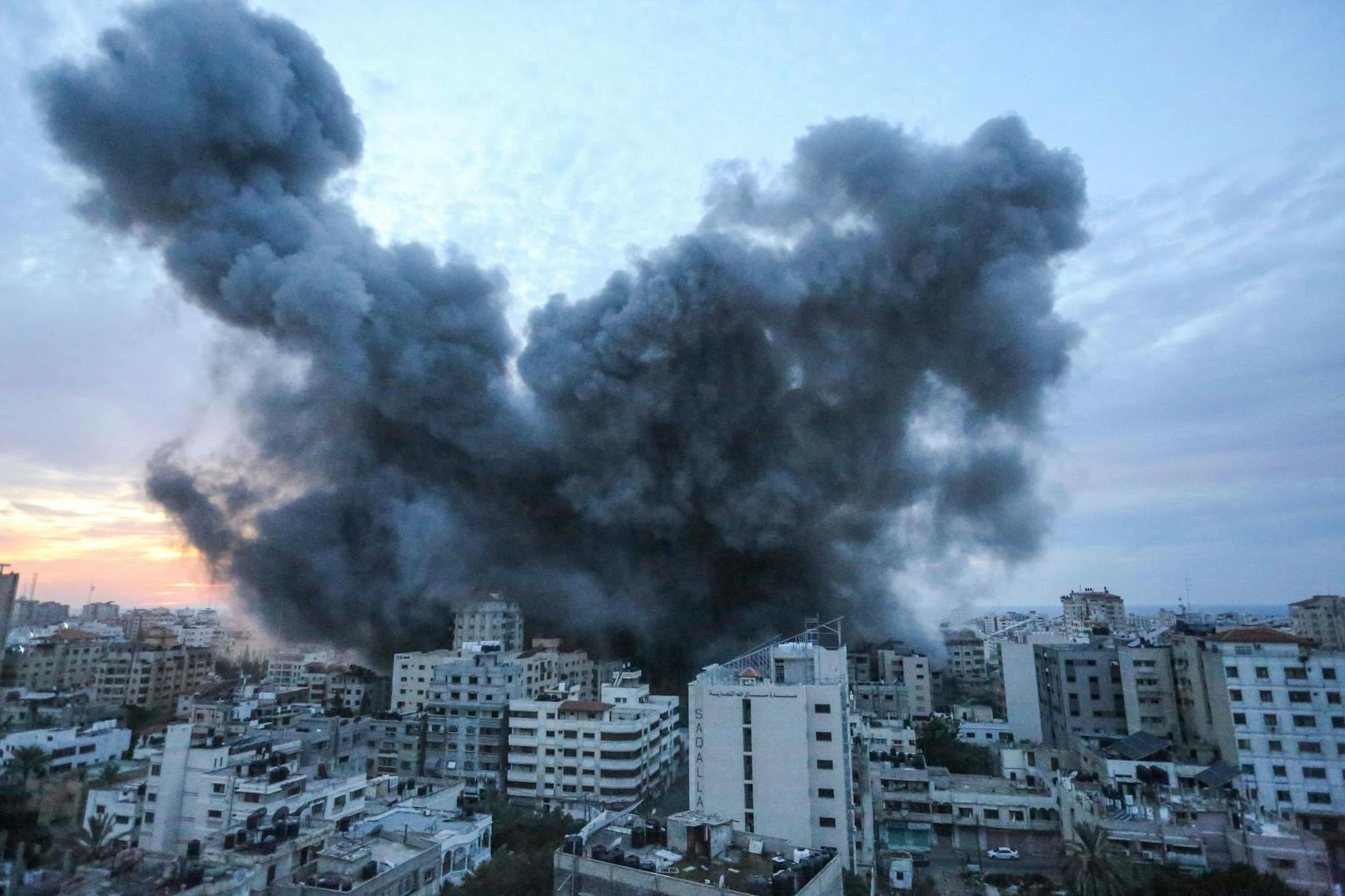Die israelische Luftwaffe flog massive Vergeltungsschläge gegen mutmaßliche Hamas-Ziele im Gaza-Streifen.
