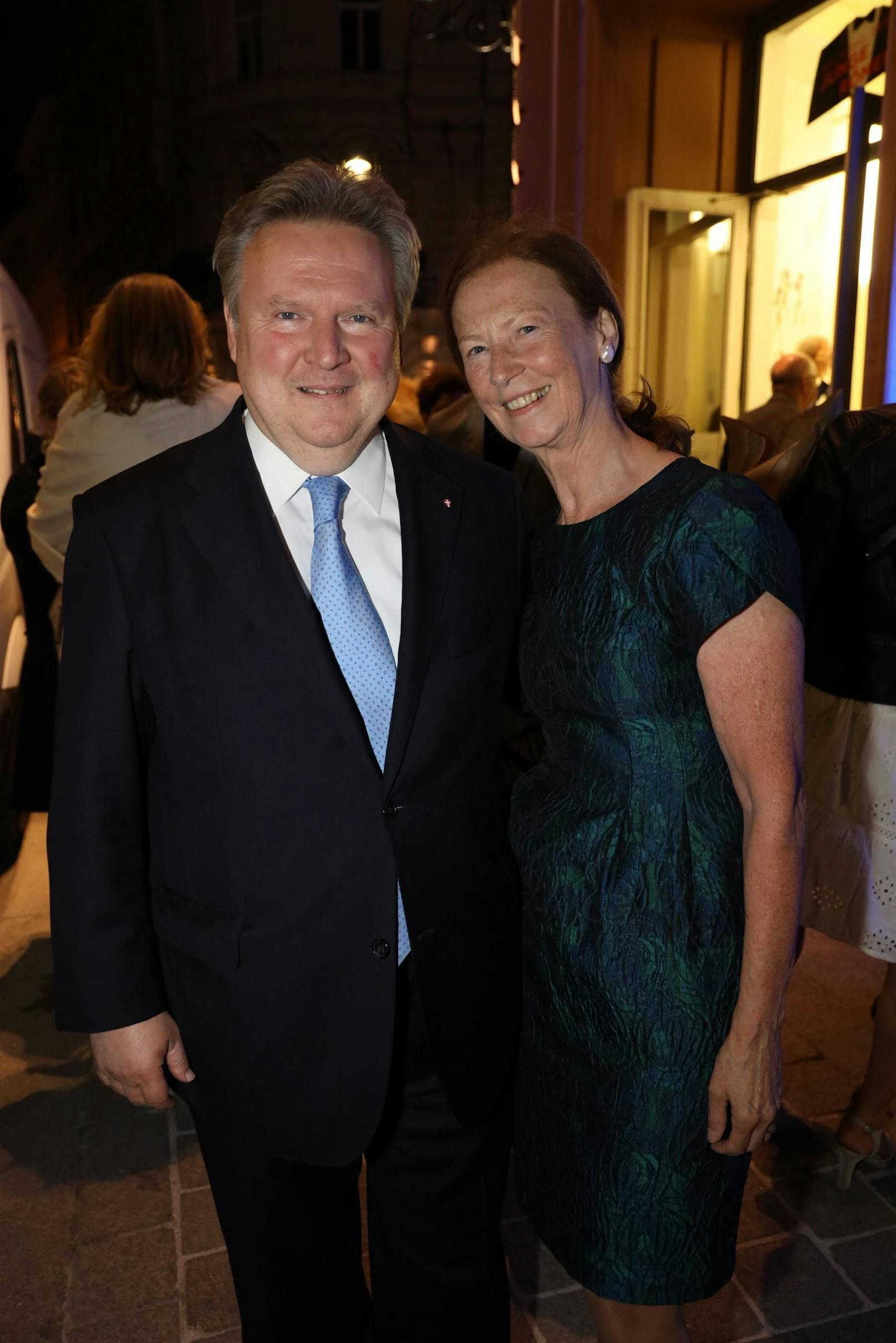 Begeistert von der Musical-Premiere im Wiener Ronacher: Bürgermeister Michael Ludwig mit Ehefrau Irmtraud
