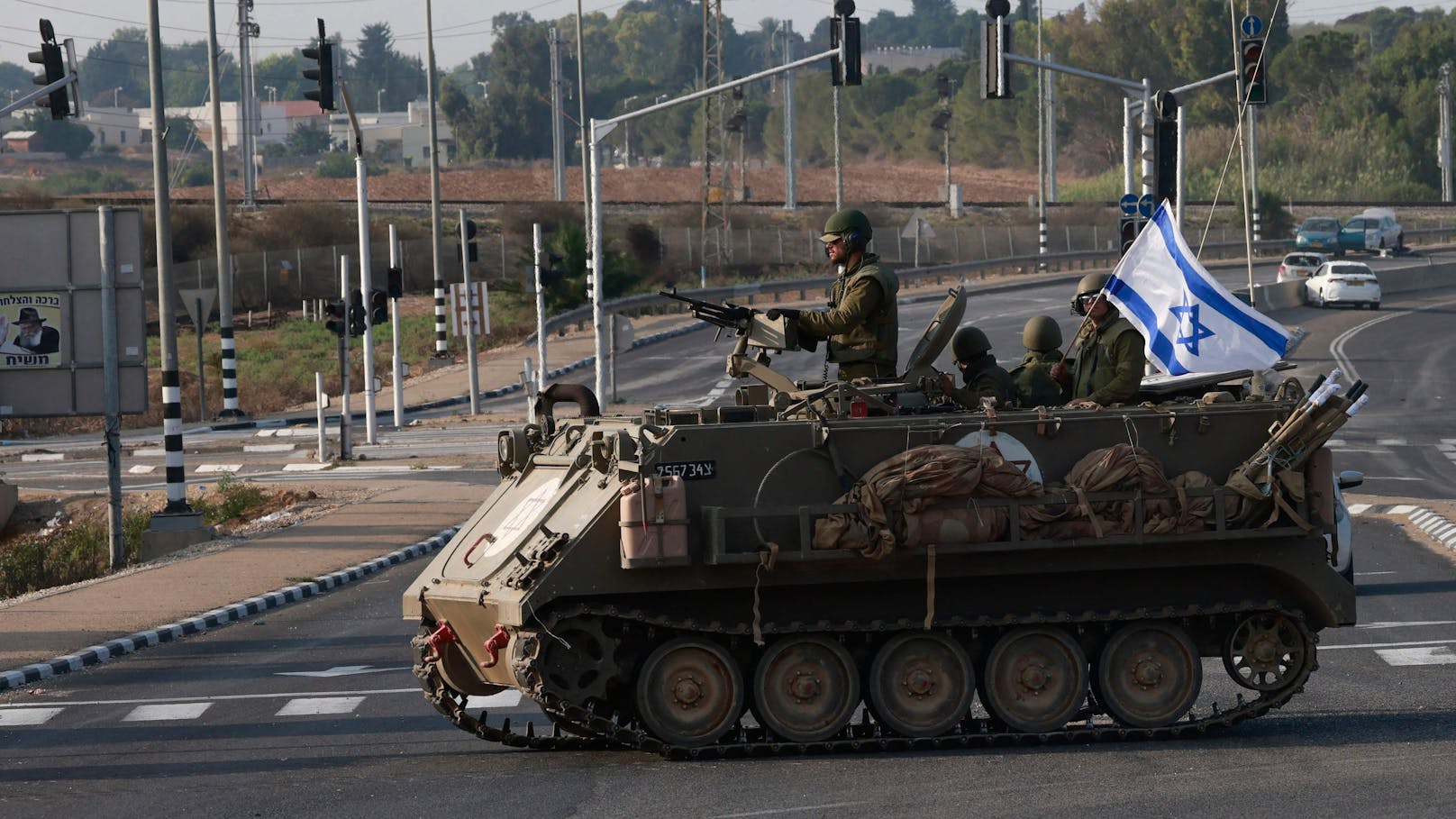 Mehrere Israelis wurden nach Militärangaben in den Gazastreifen verschleppt.