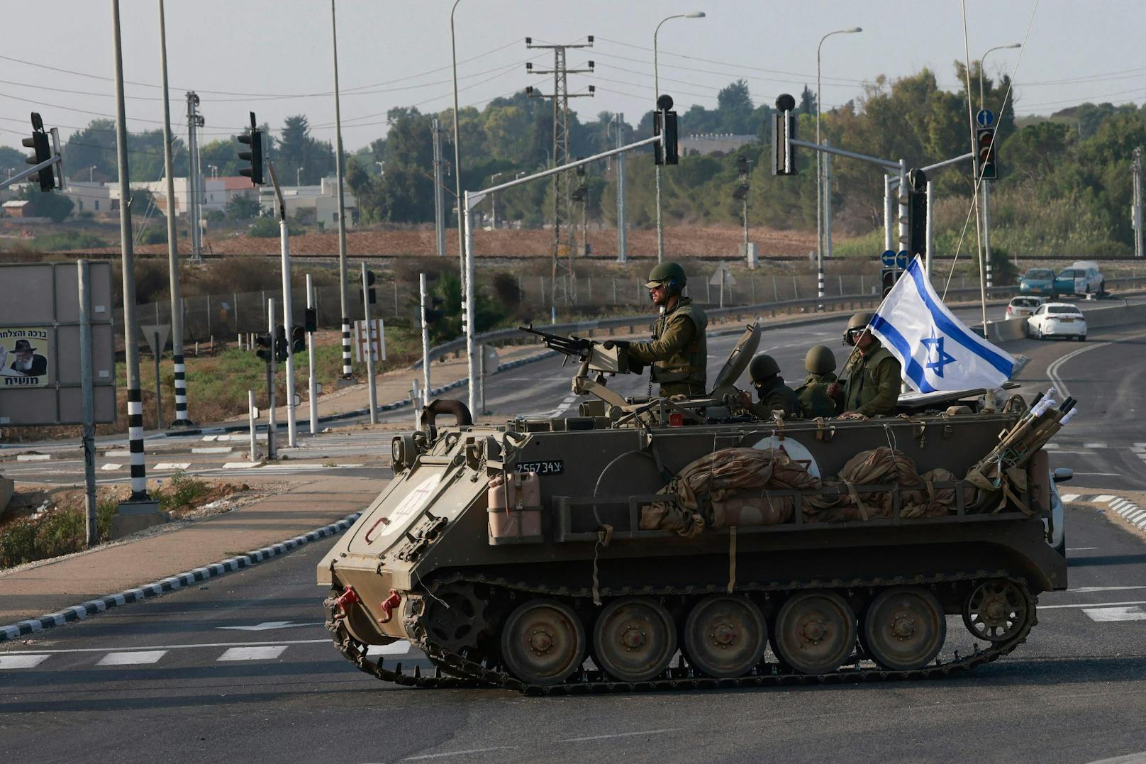 Mehr als 100 Menschen bei Angriffen in Israel entführt