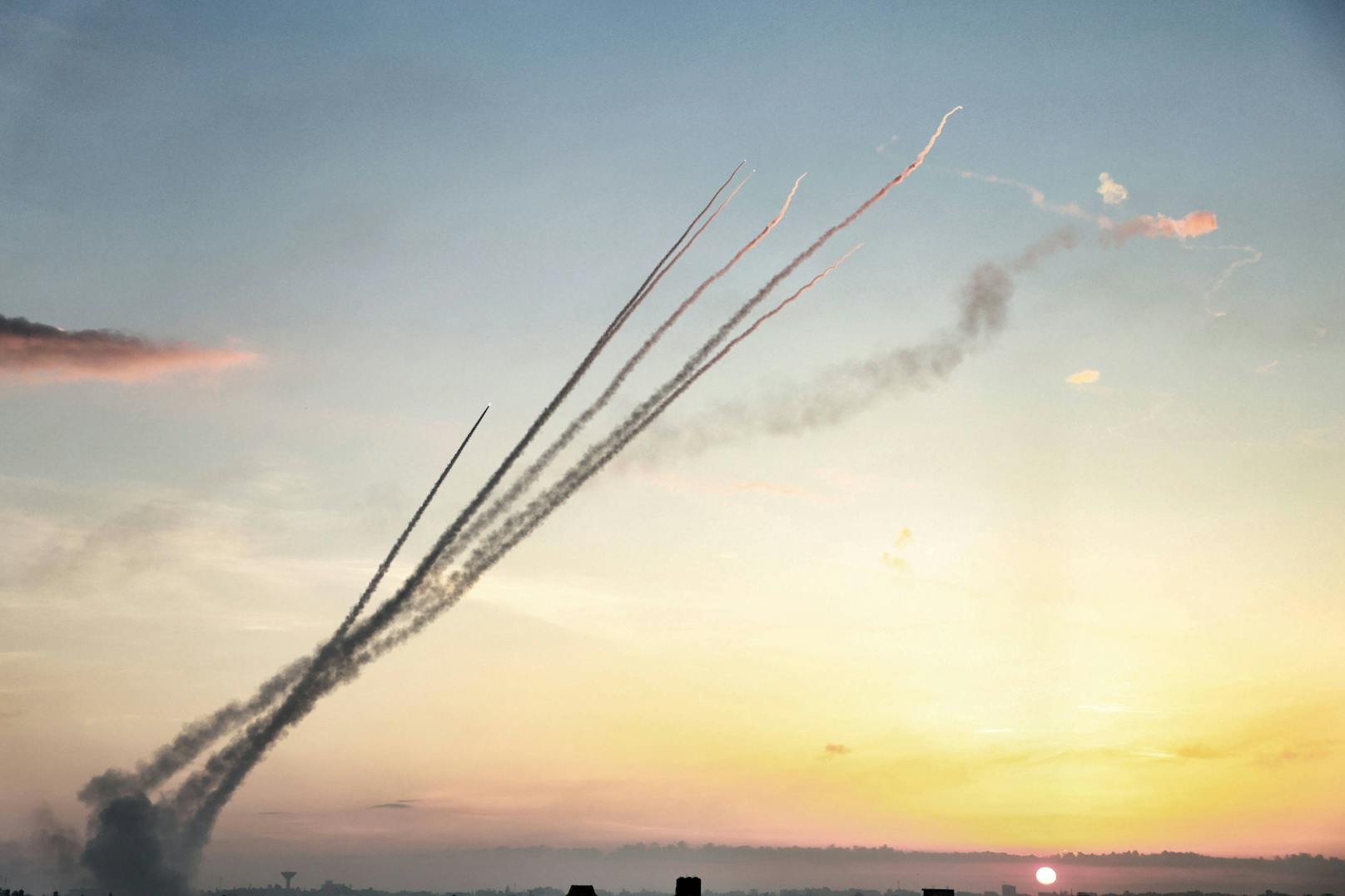 Aus dem Gaza-Streifen wurden innerhalb kürzester Zeit Tausende Raketen abgefeuert – mehr als Israels Abwehrschild "Iron Dome" abfangen konnte.