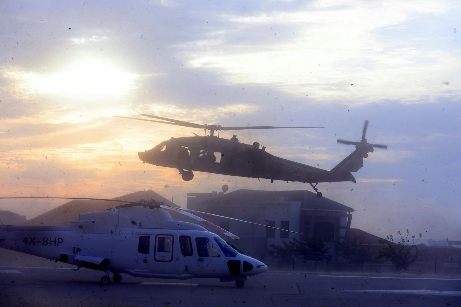 Hubschrauber bei der Evakuierung Verwundeter in Aschkelon, im südlichen Israel am 7. Oktober 2023.