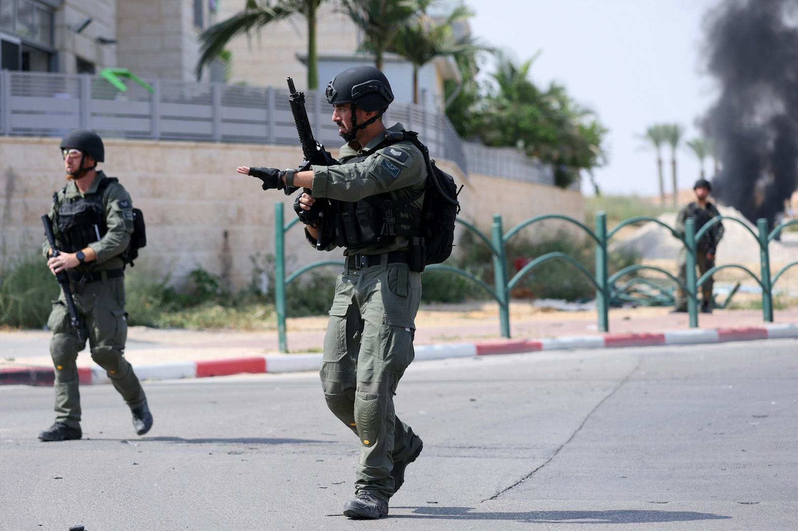 Israelische Soldaten in der südlichen Stadt Ofakim am 8. Oktober 2023.