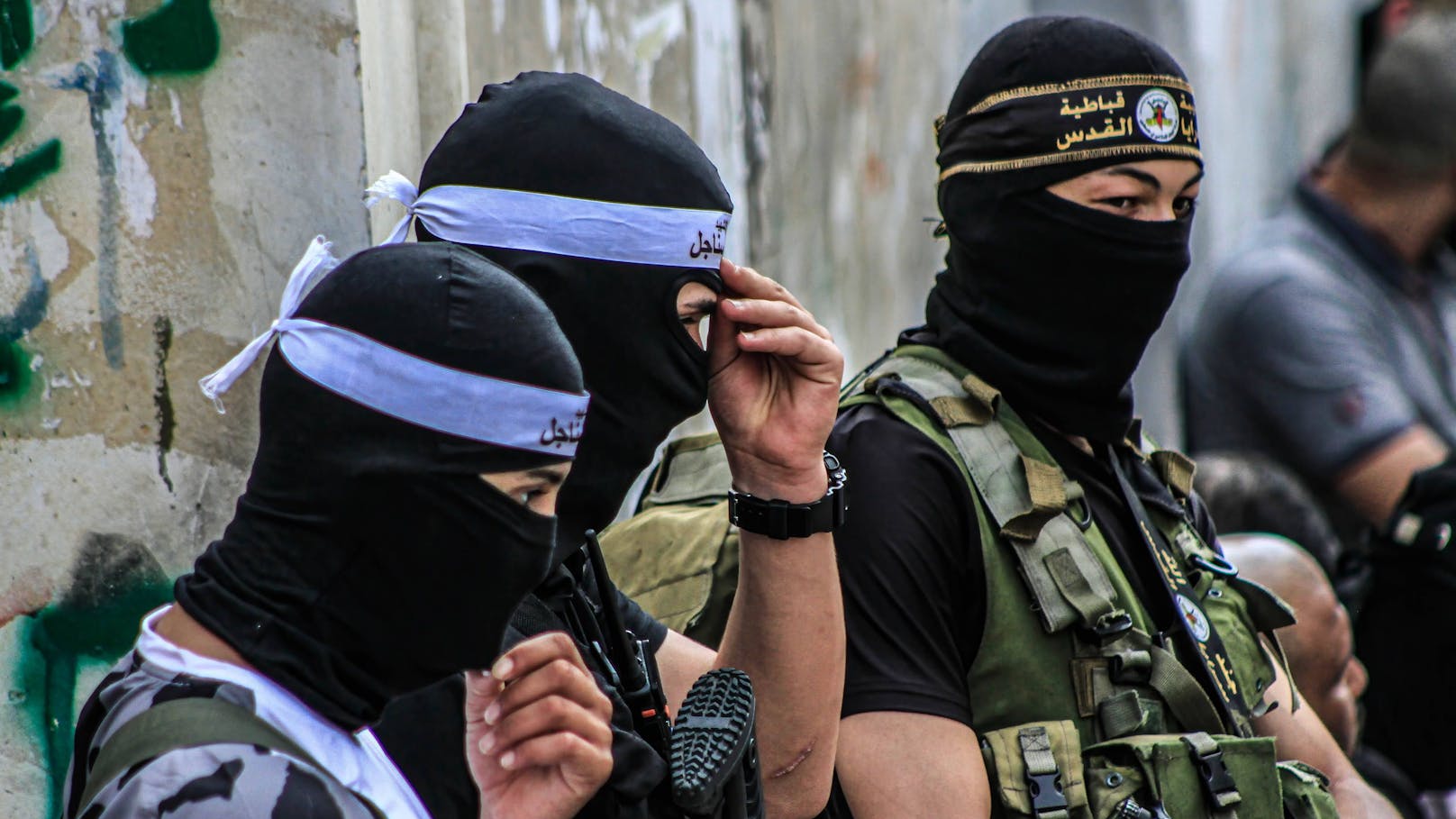 Schock-Bericht! Hamas-Geiseln "in Käfigen gefangen"