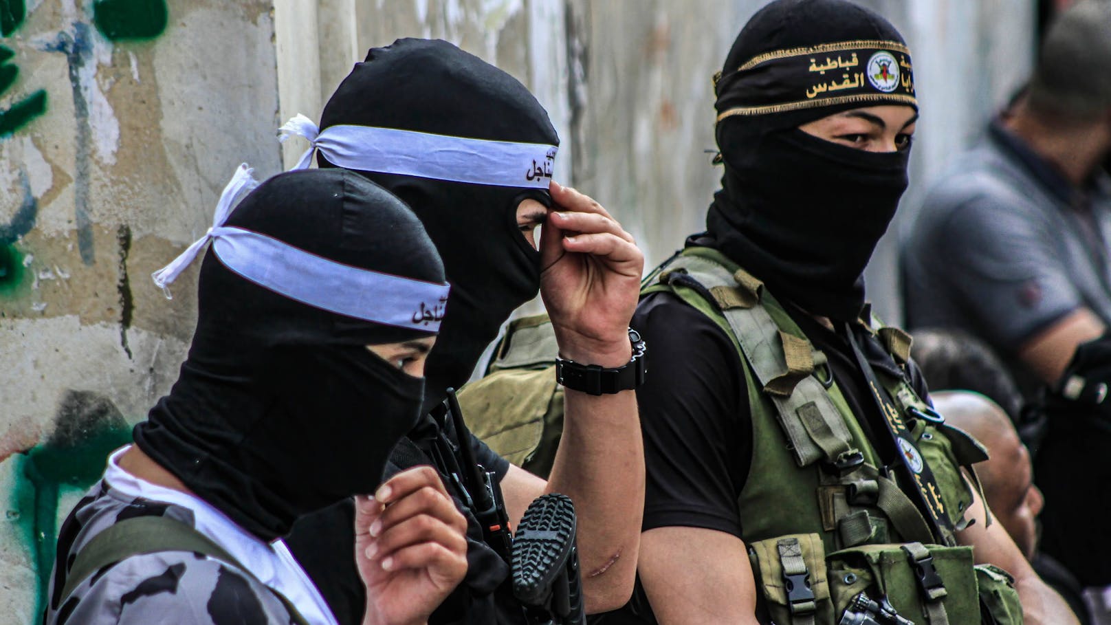 Hamas-Terroristen – pro Geisel 10.000 € und Wohnung