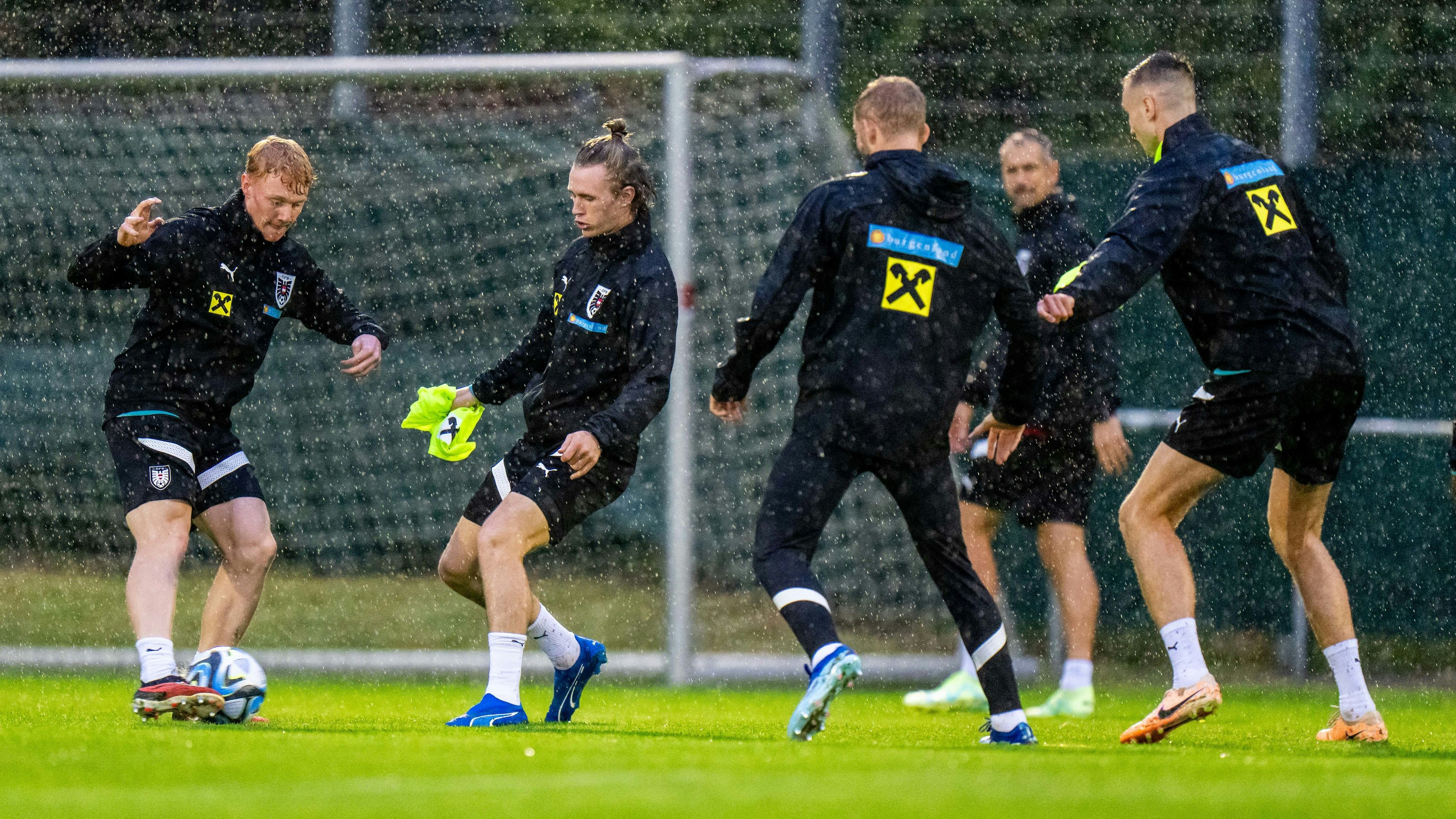Die ÖFB-Kicker trotzten dem Regen.