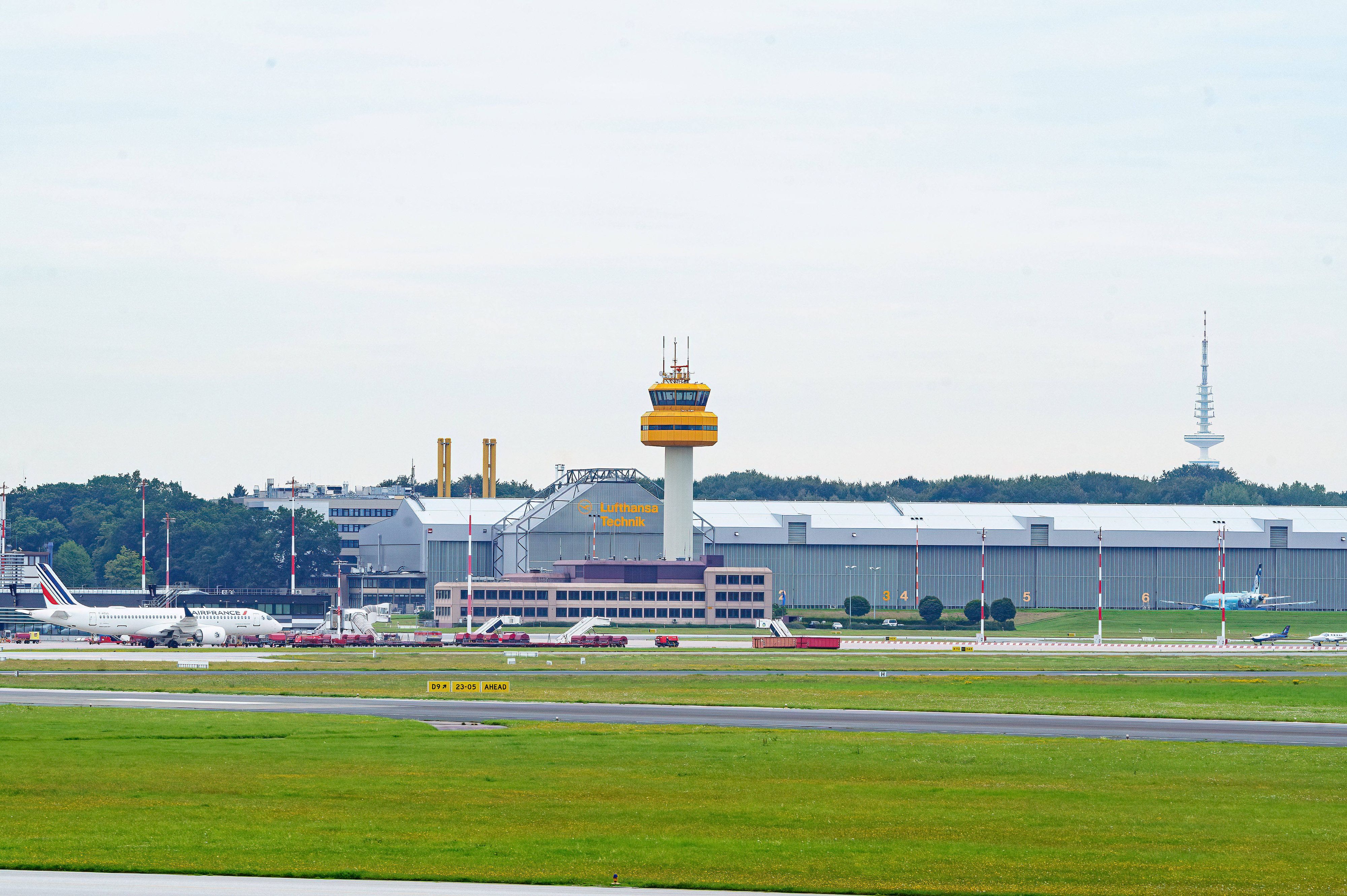 Anschlagsdrohung! Flughafen Hamburg Stellt Betrieb Ein – Welt | Heute.at