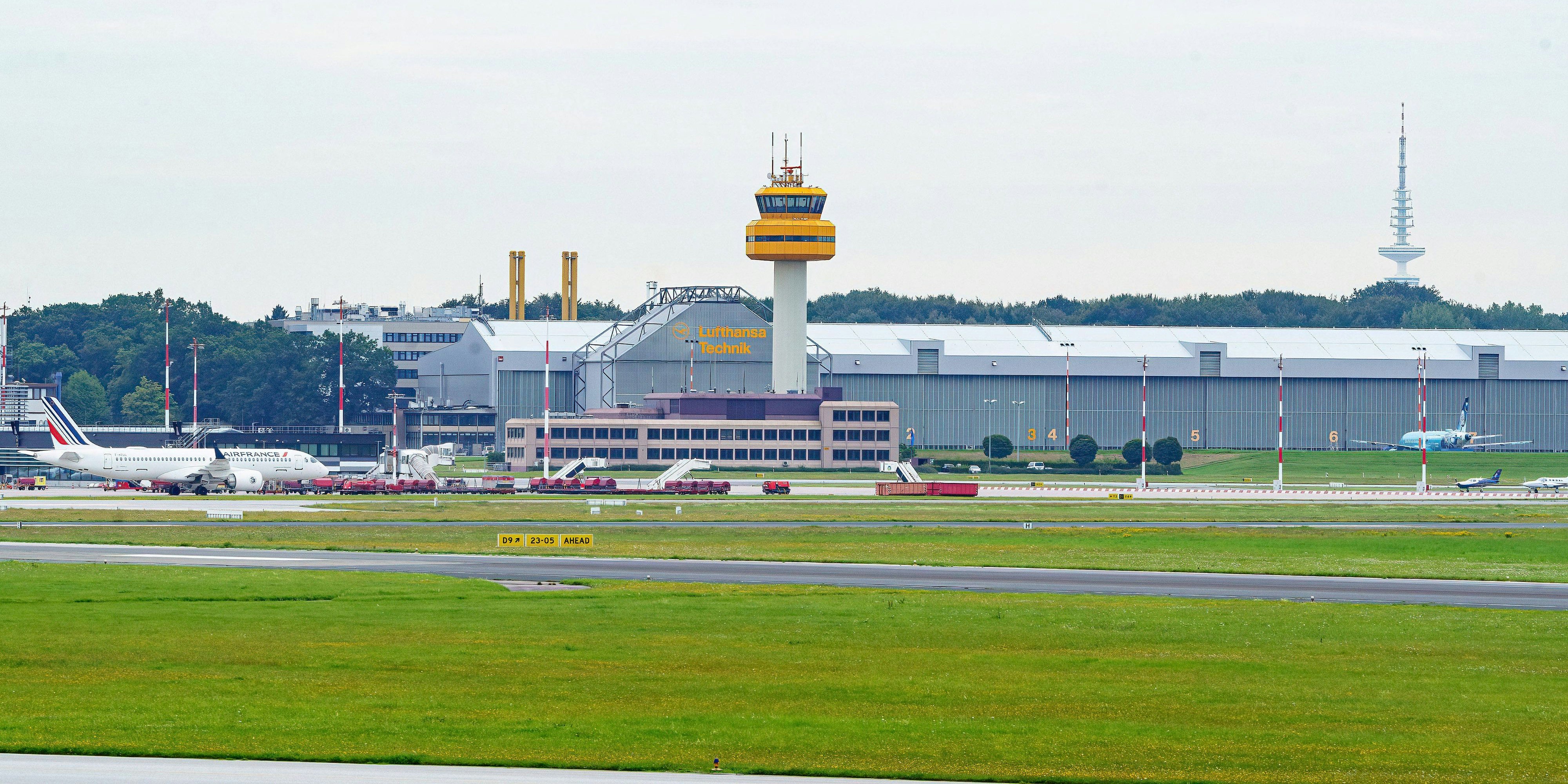 Der Flughafen Hamburg hat den Betrieb eingestellt. (Symbolbild)