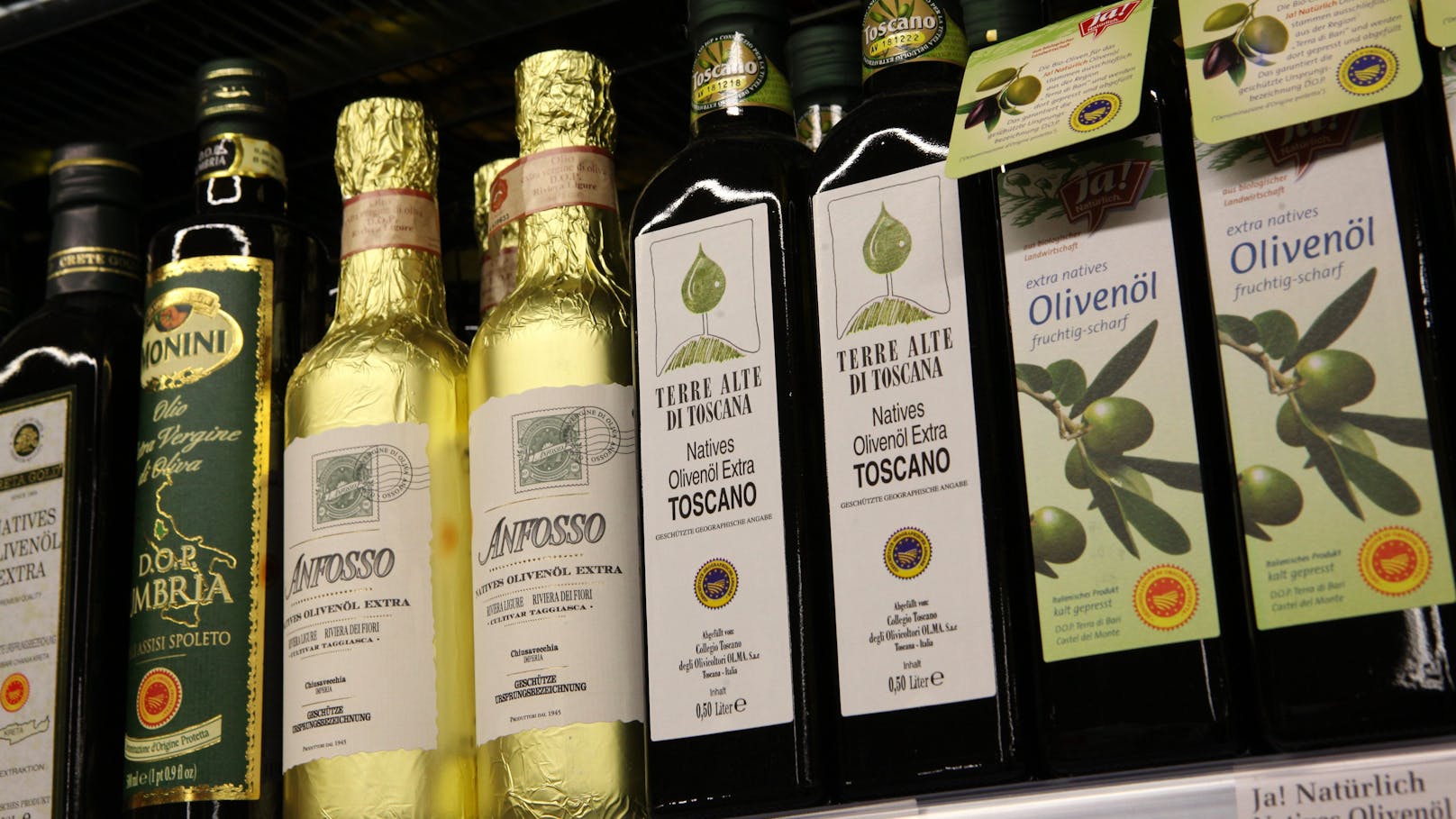 Fortlaufende Ernteausfälle sorgen für einen drastischen Preisanstieg bei Olivenöl.