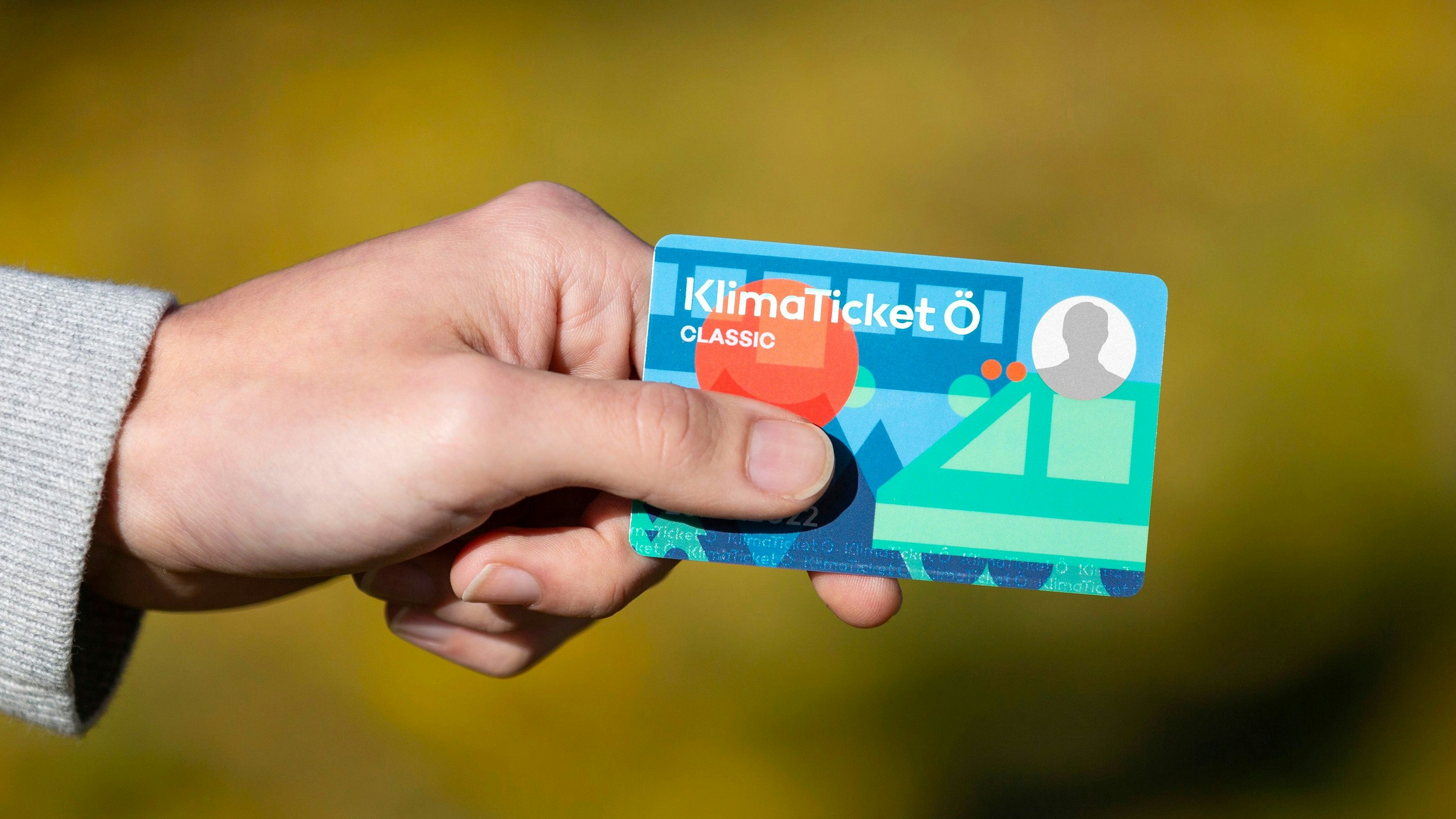 Möchte eine Person ein Klimaticket kaufen, muss sie "Herr" oder "Frau" als Anrede auswählen.