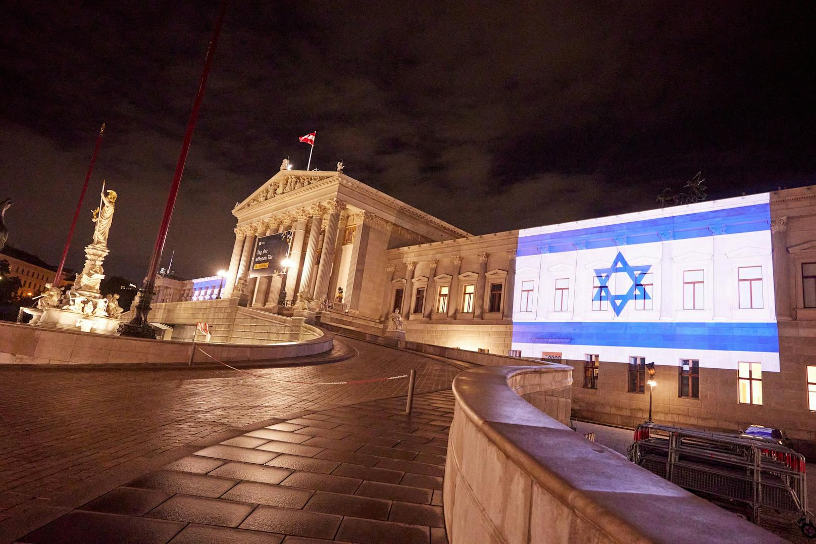 Nationalfarben Israels erleuchten Parlament in Wien